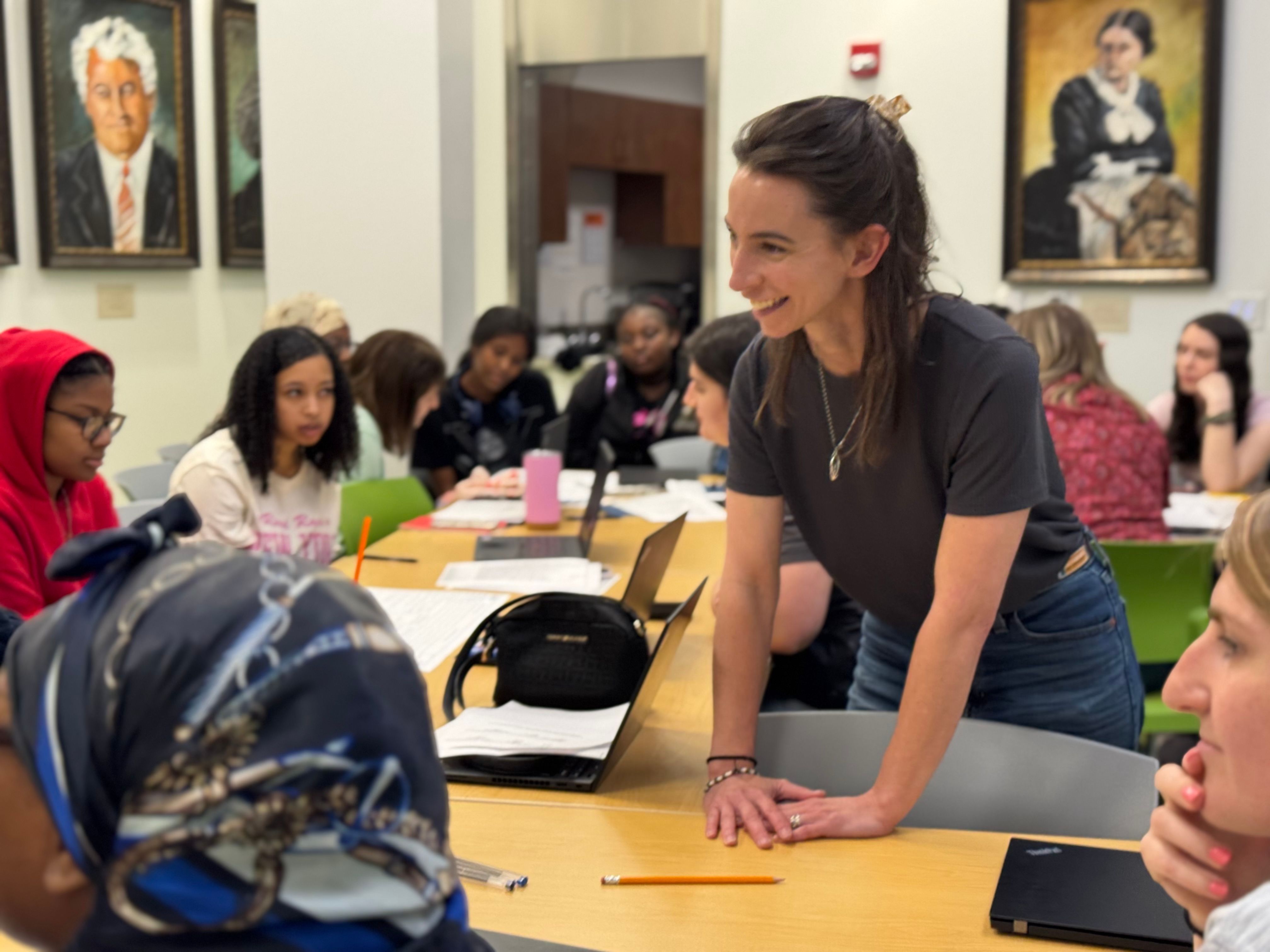 Stephanie Budmen teaching students about renewable energy technologies