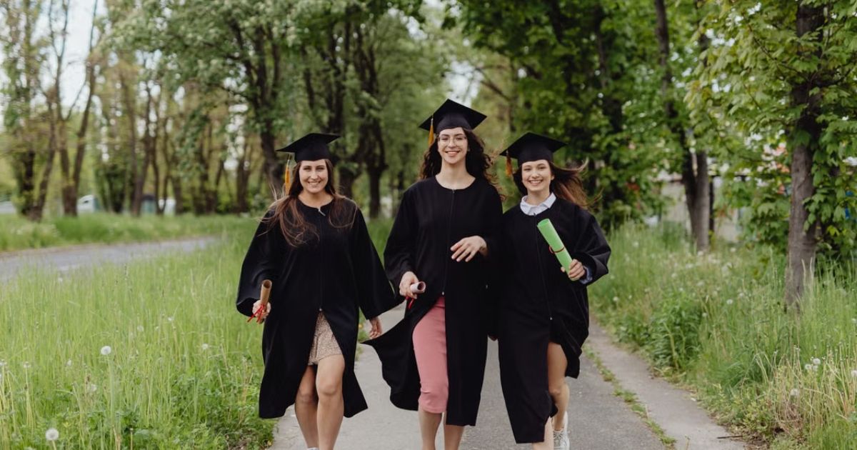 UK private day school pupils leaving school grounds at the end of the day