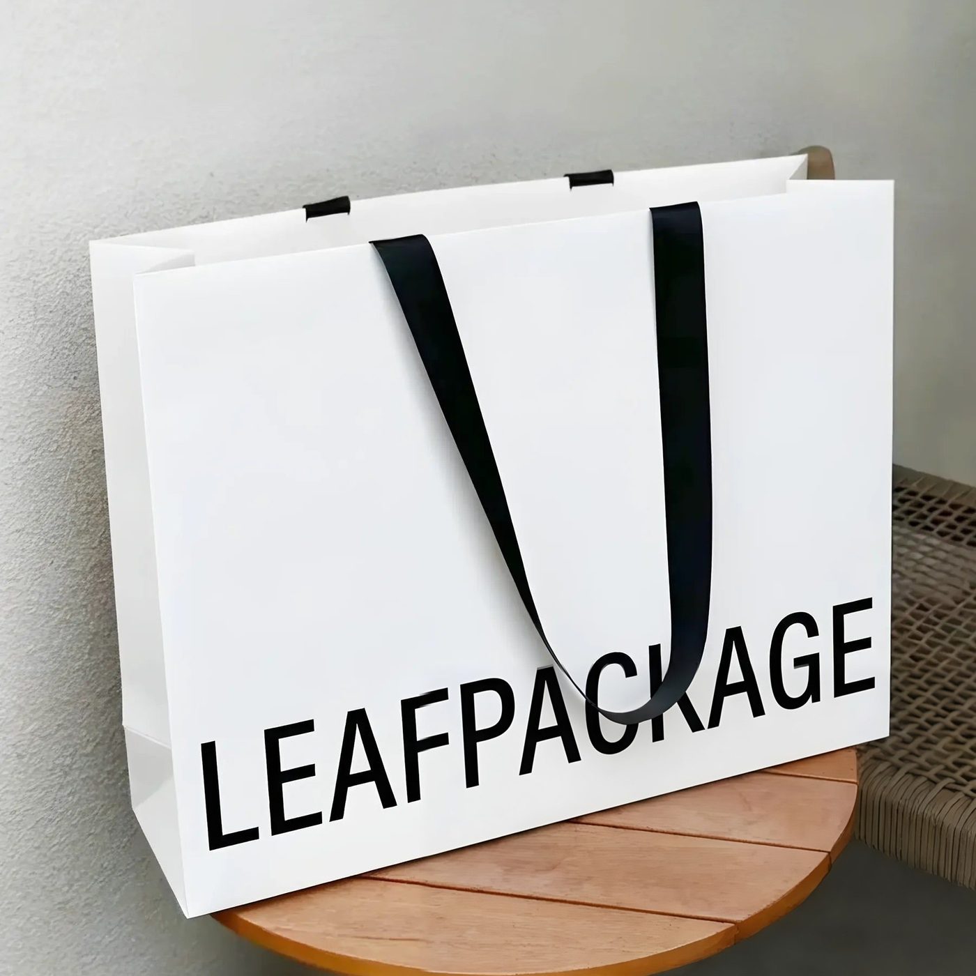 Custom Luxury Paper Shopping Bags with Handles image 1