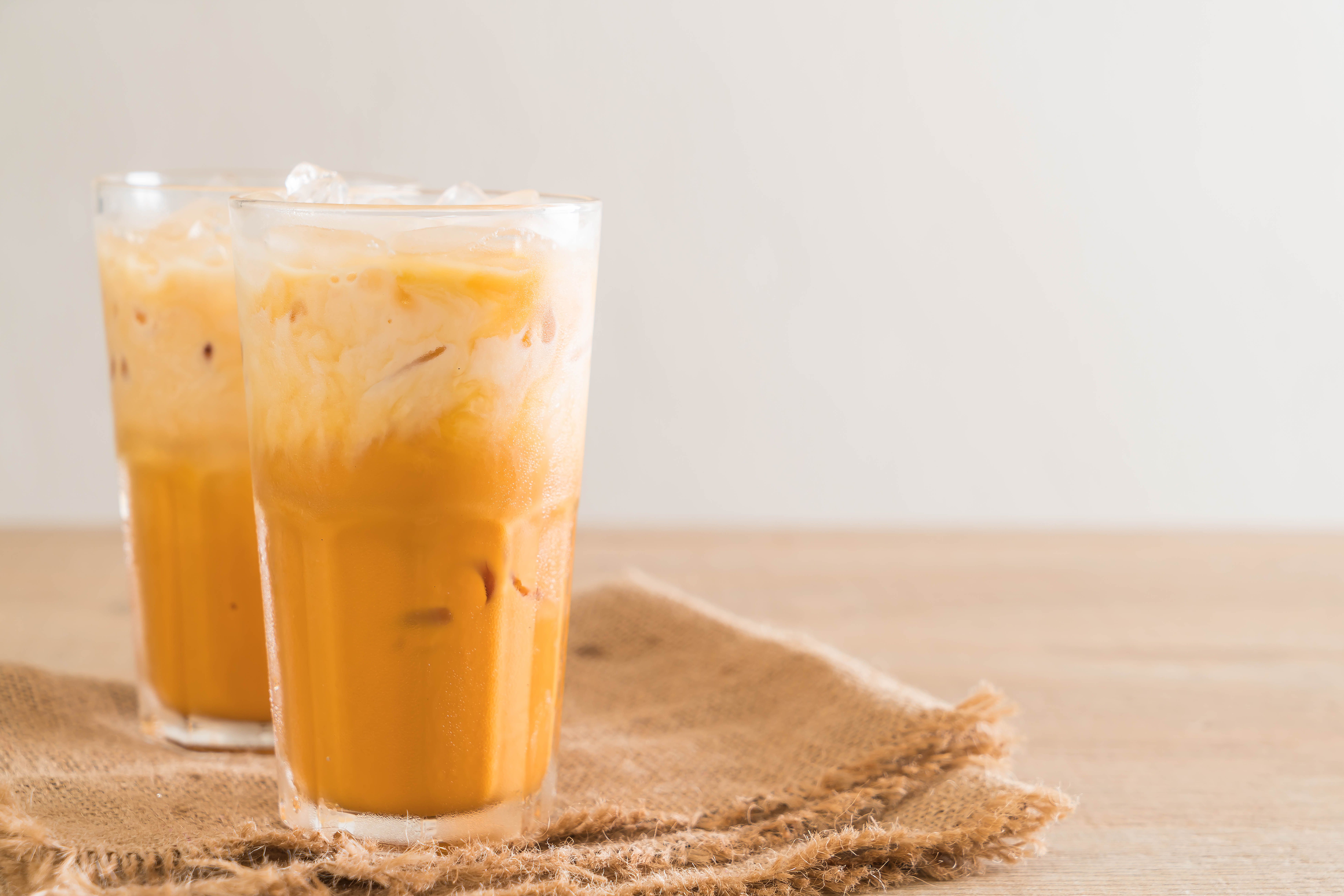 ชาไทยและข้าวเหนียวทุเรียน ขนมไทย ยอดนิยม