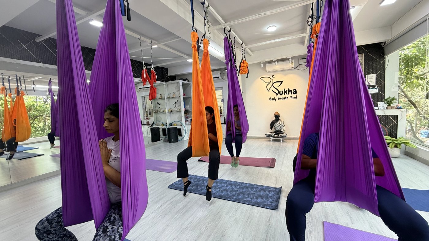 A restorative aerial hammock hold