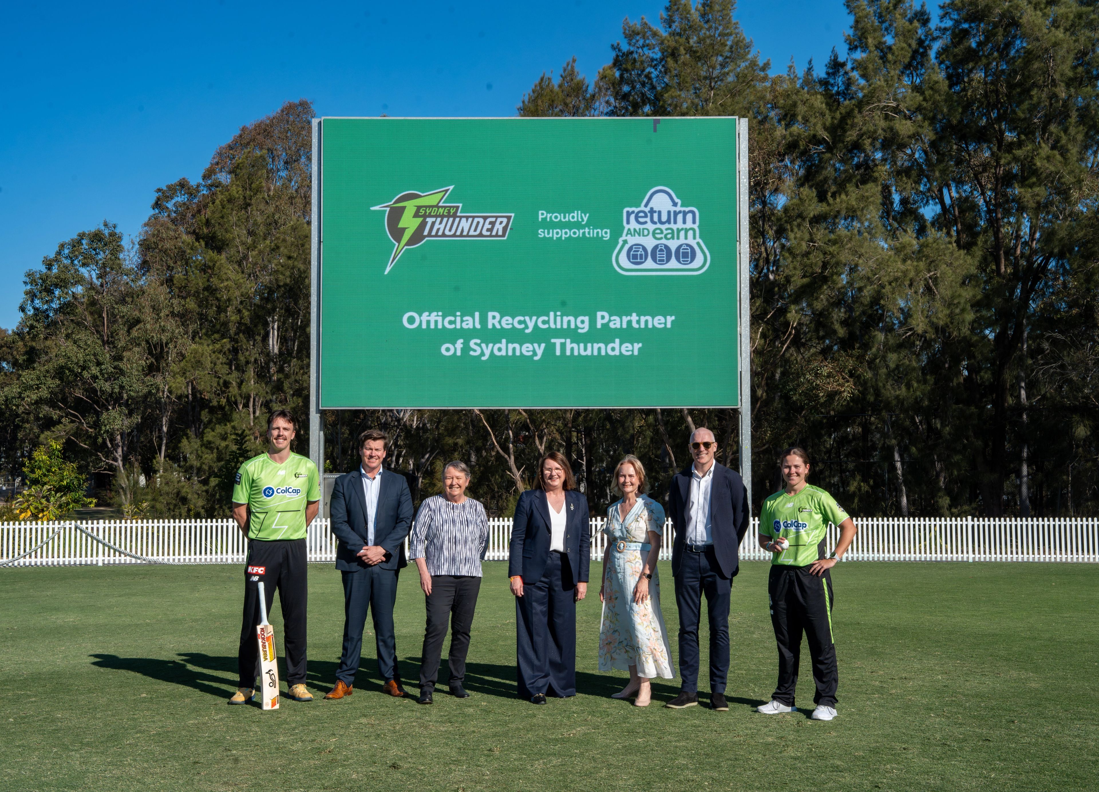 Return and Earn team with the Sydney thunder for announcement