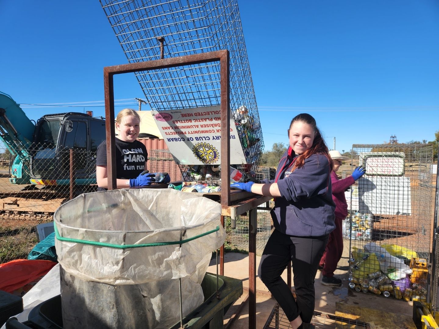 Rotary Club and Girl Guides work together in Cobar to recycle