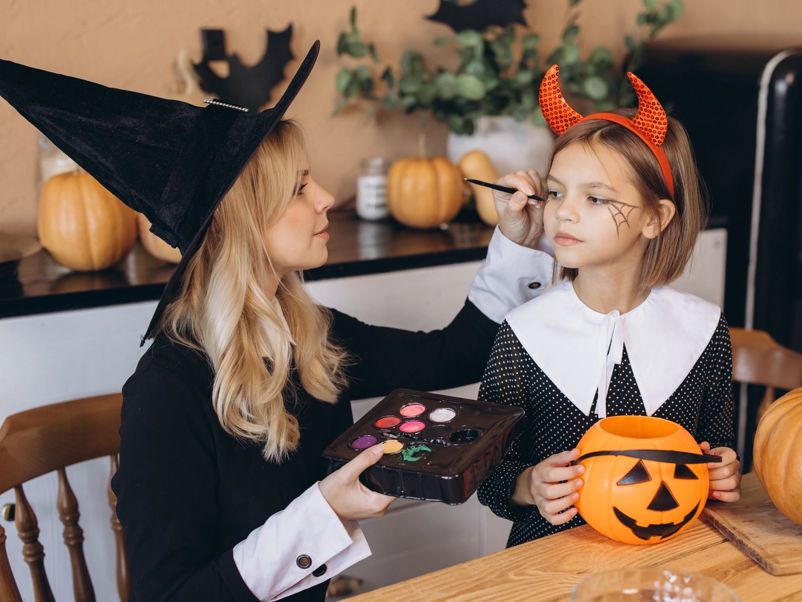 ๐ Complimentary Children's Halloween Face Painting ๐