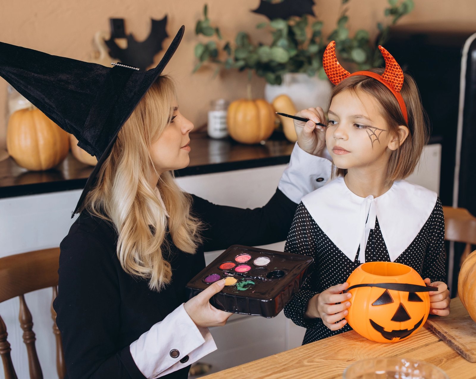๐ Complimentary Children's Halloween Face Painting ๐