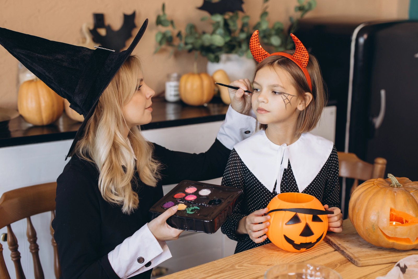 ๐ Complimentary Children's Halloween Face Painting ๐