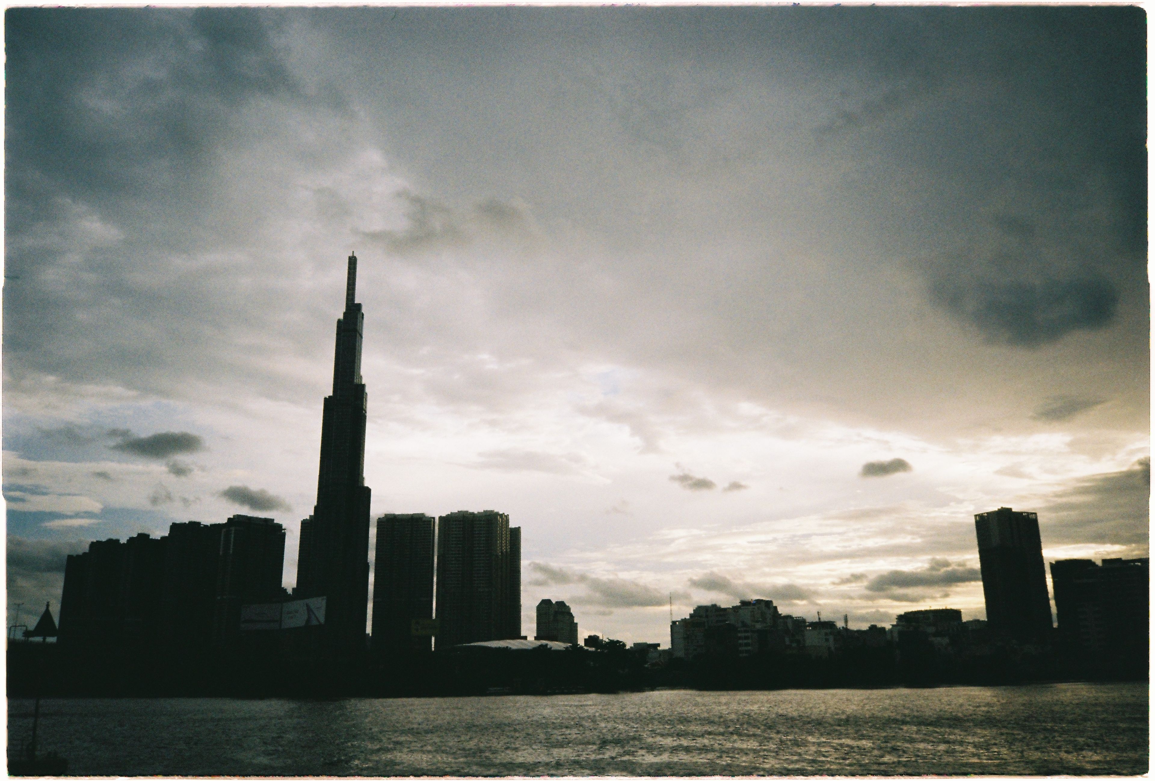 landmark 81 cloudy day saigon