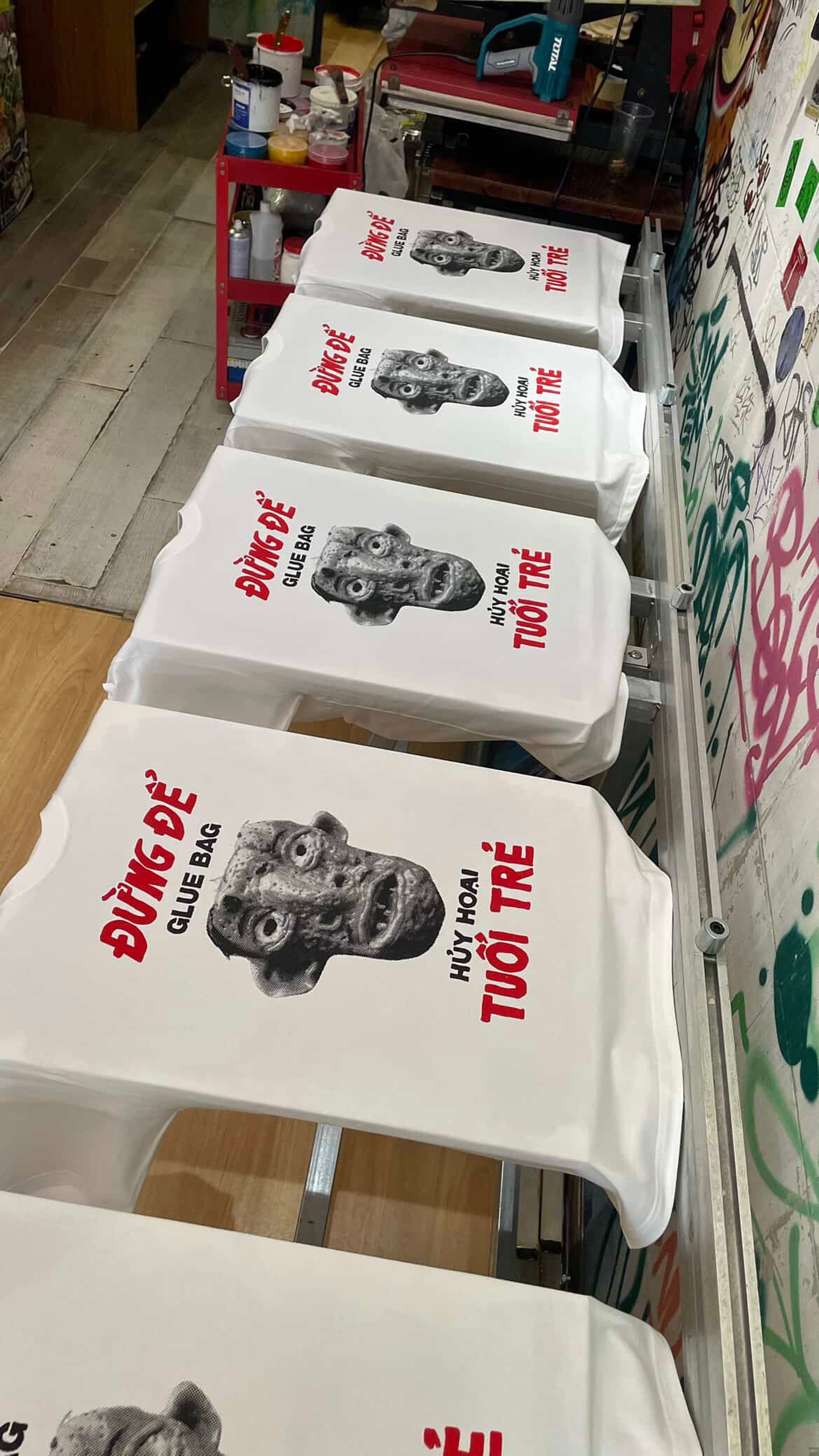 clothes glue bag shirts