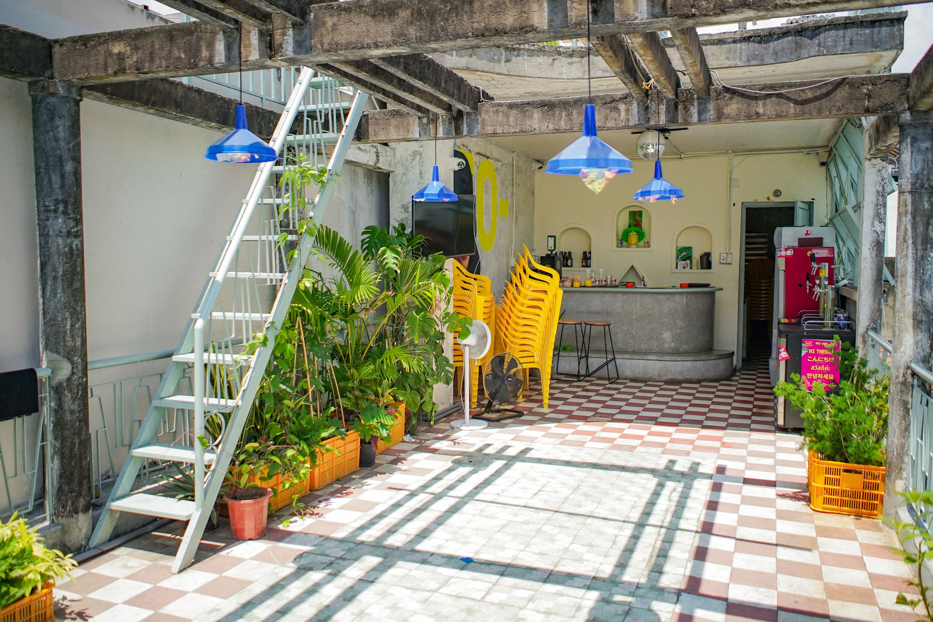 empty bar neo- saigon