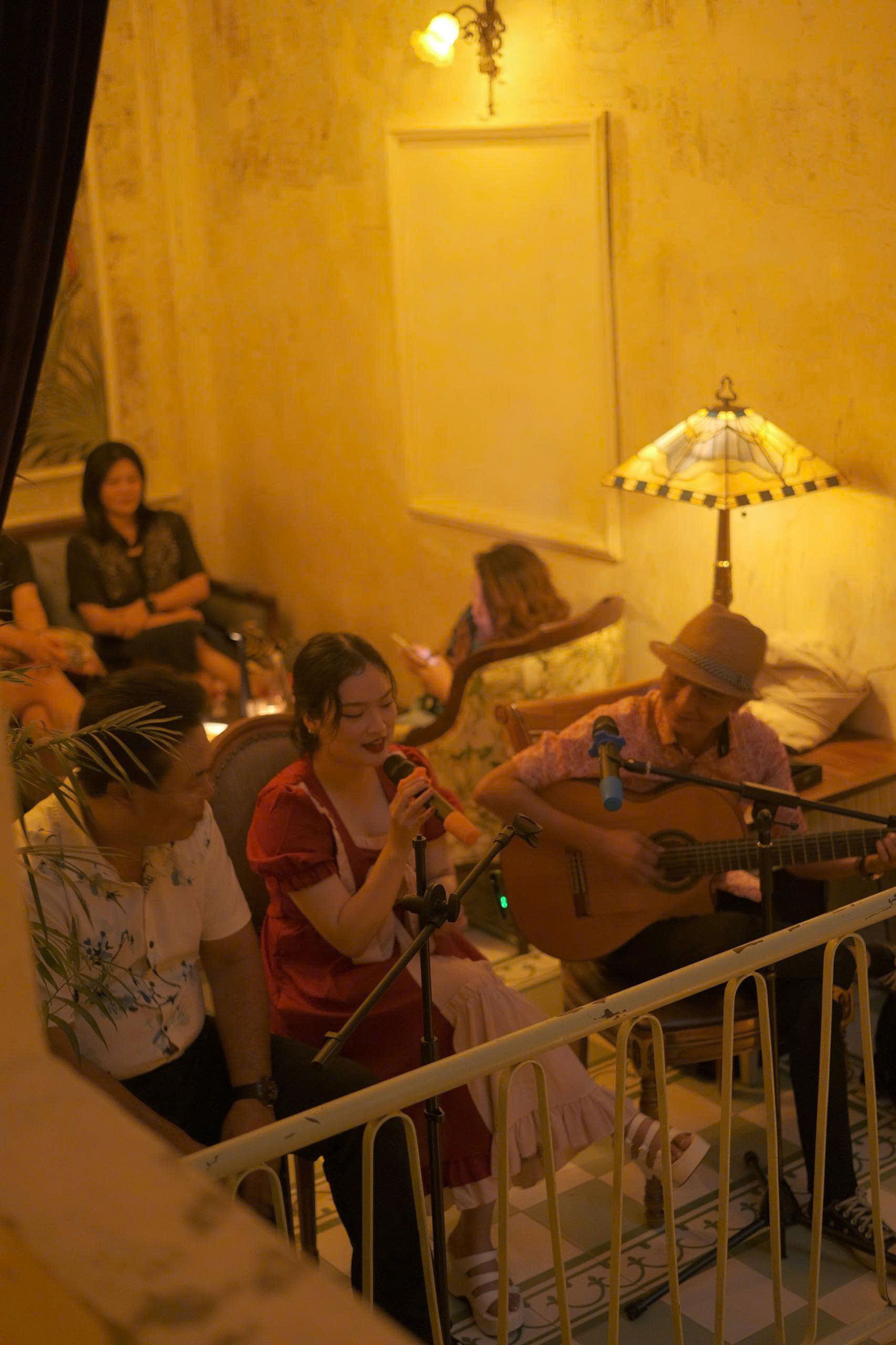 voice singer woman saigon