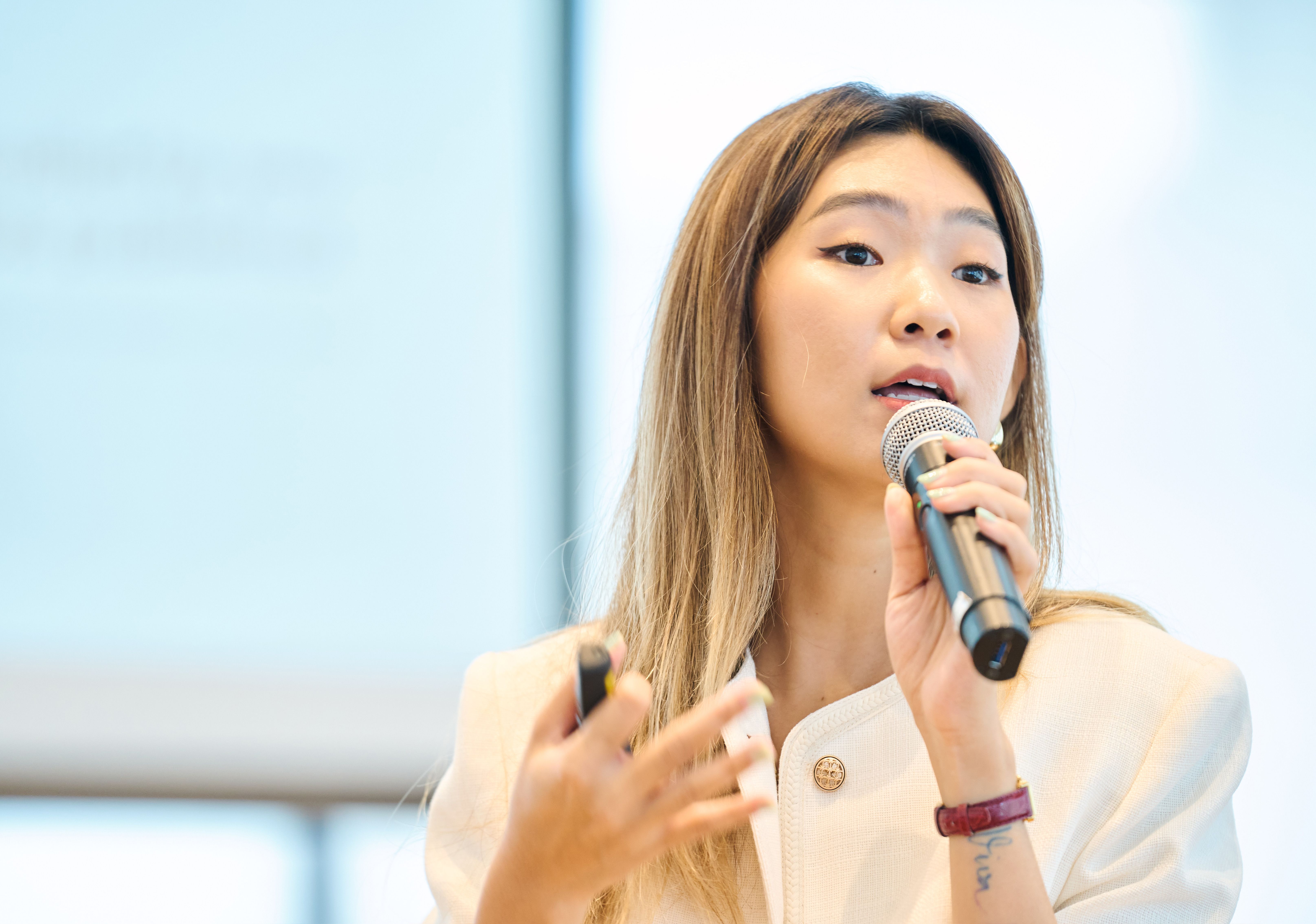 Ivy chau speaking vietnam