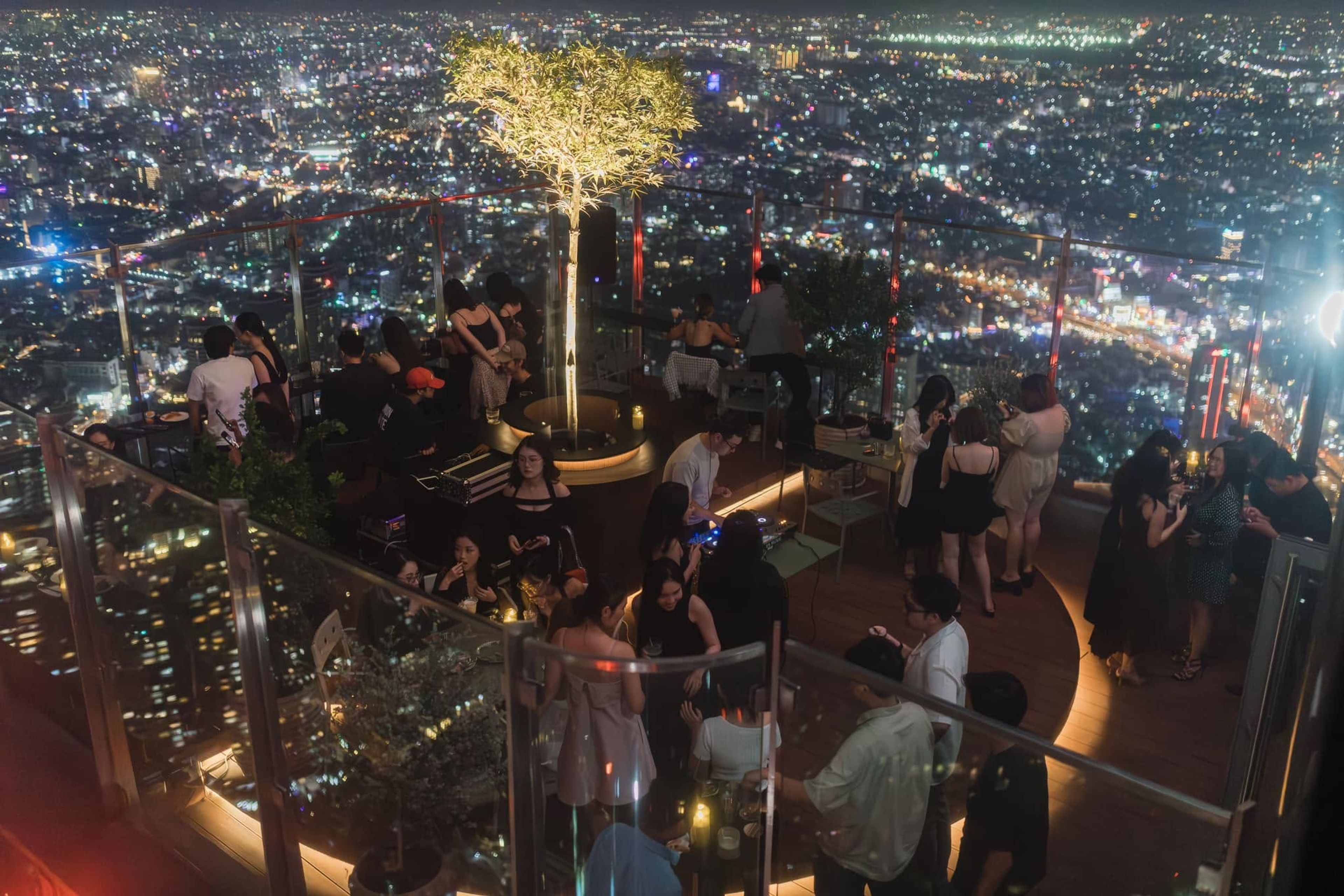 Blank lounge landmark 81