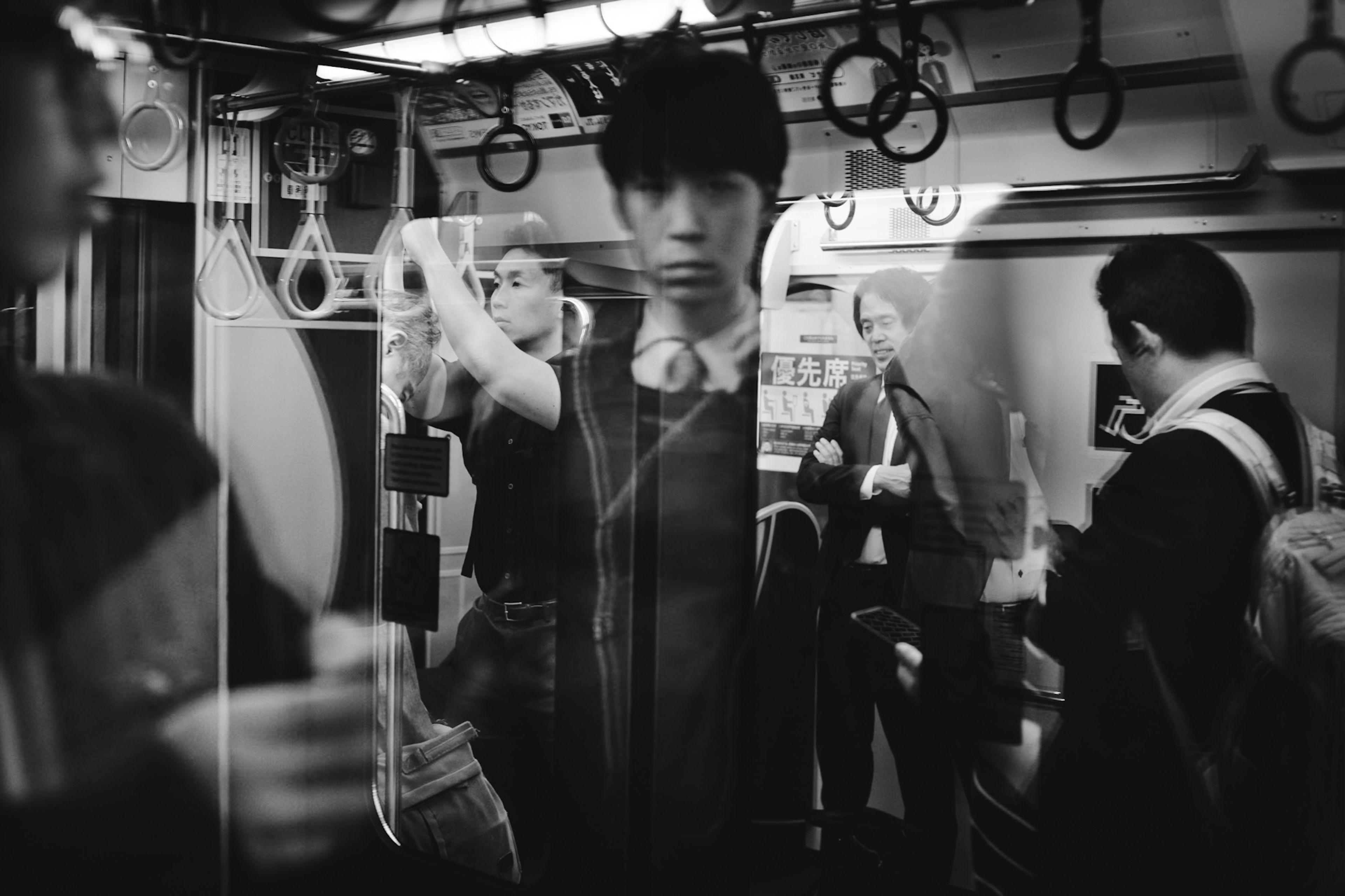 photo train luuvu tokyo