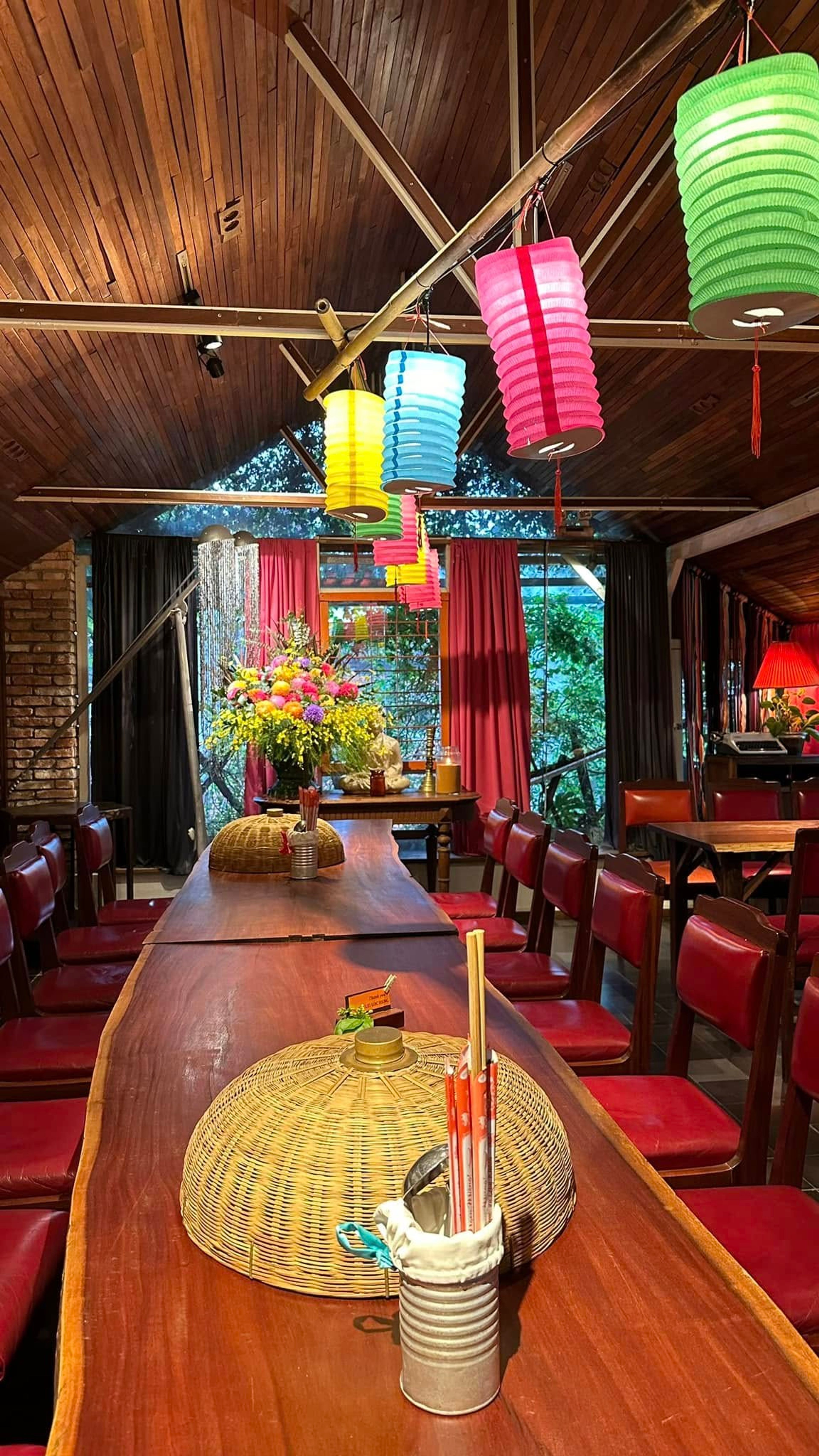 cuc gach quan restaurant district 1 Ho Chi Minh City Saigon Vietnam