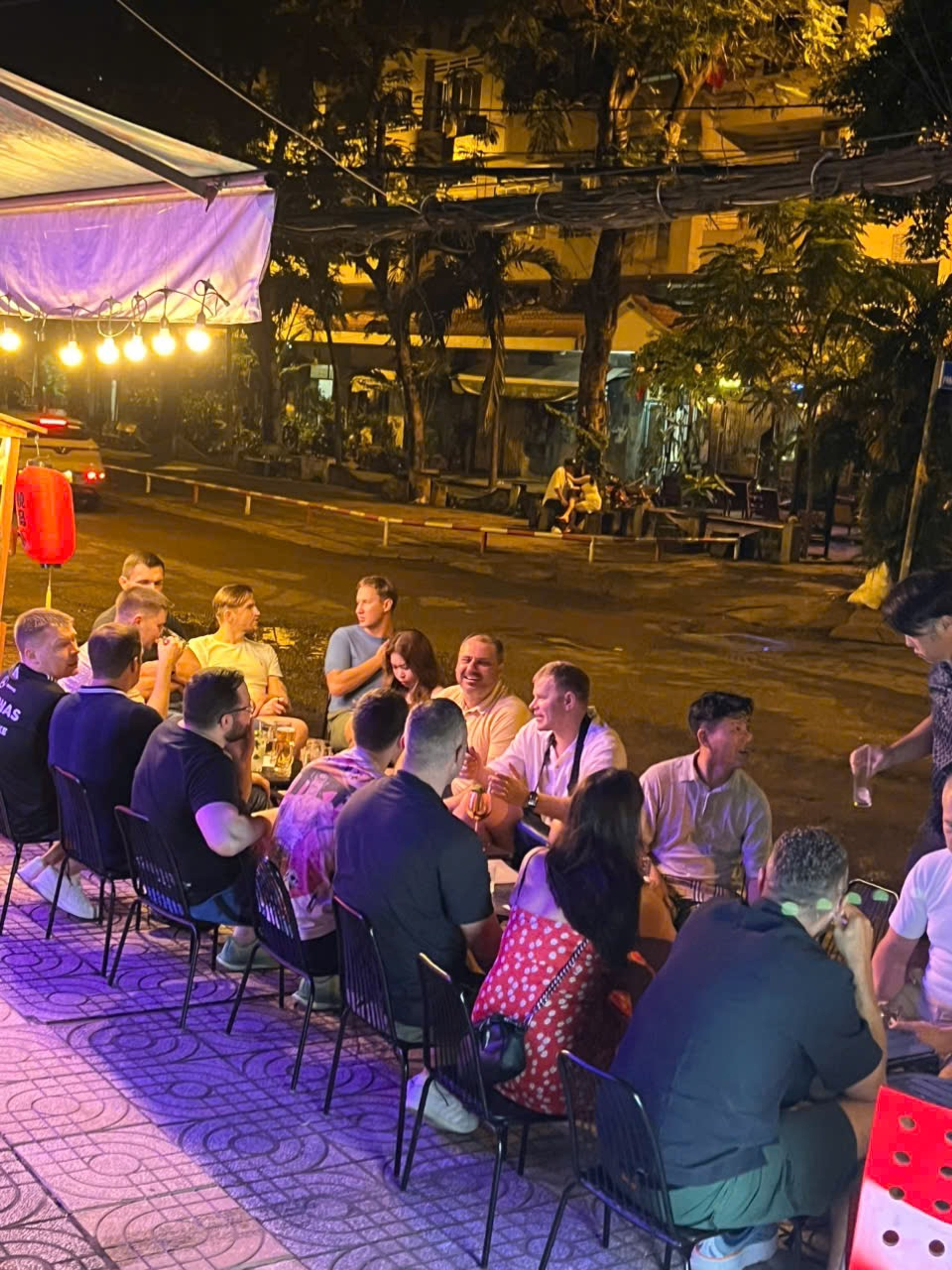 saigon vietnam drinking nightlife