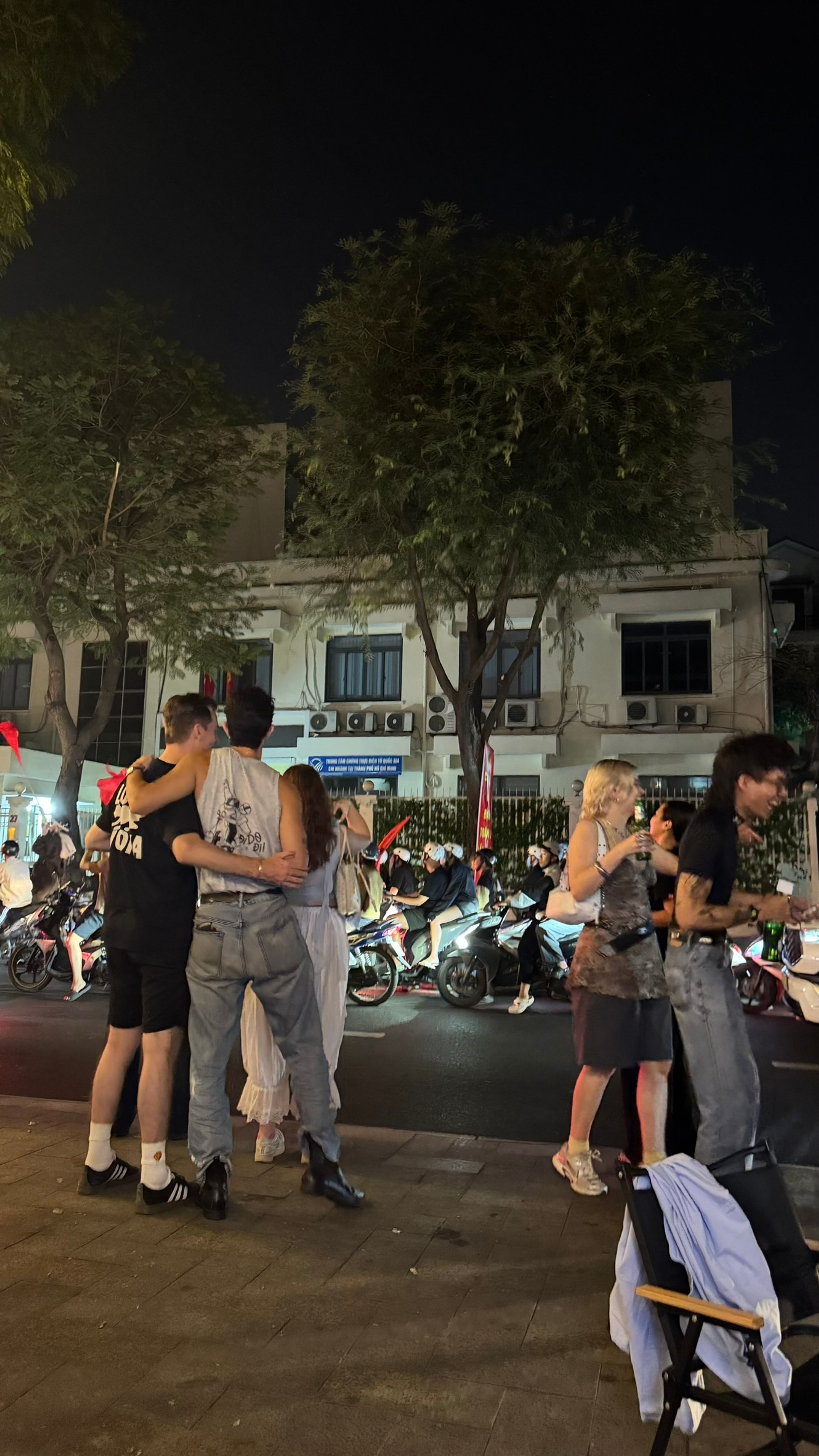 đi bão vietnam hcmc