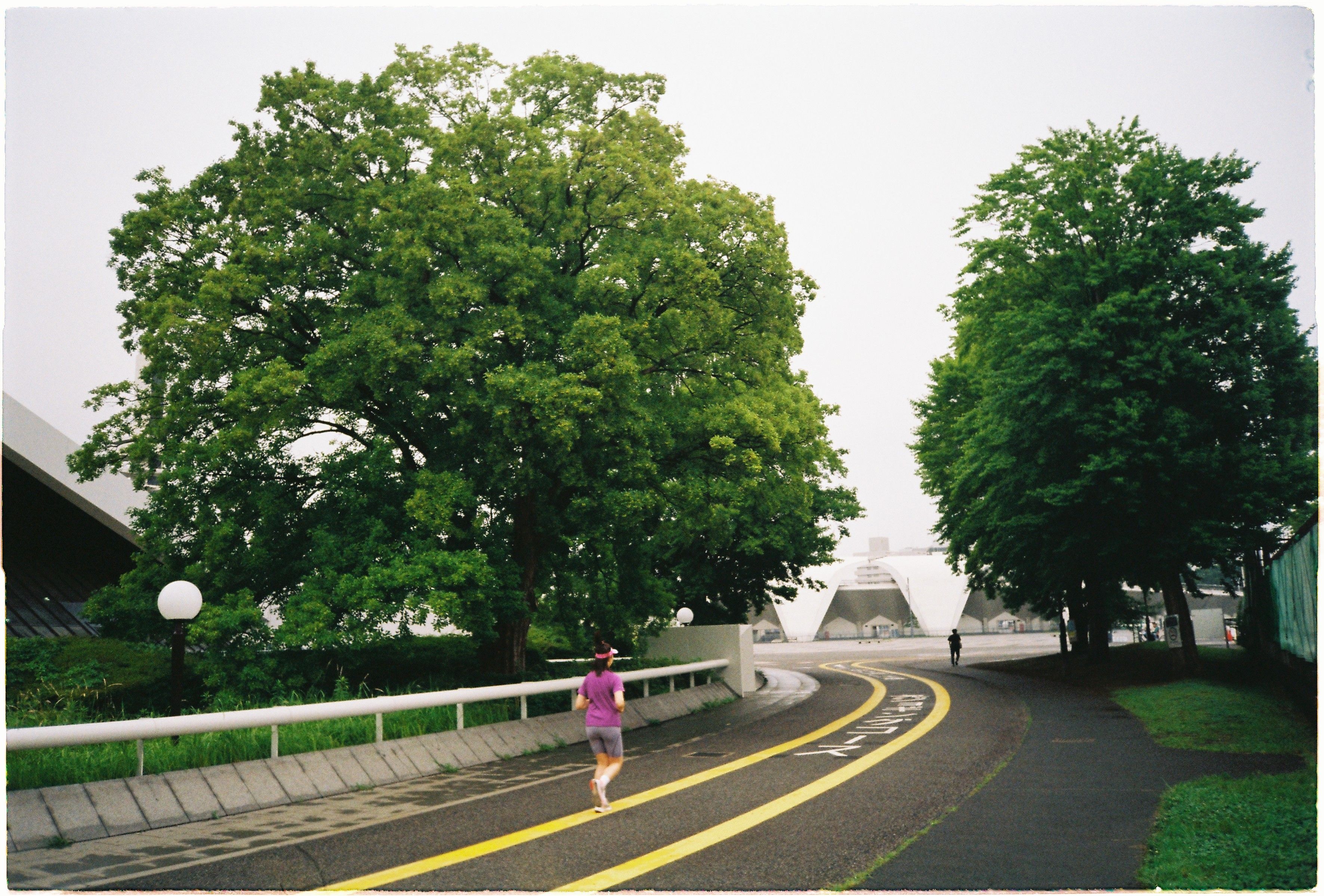 lady running in komazawa park