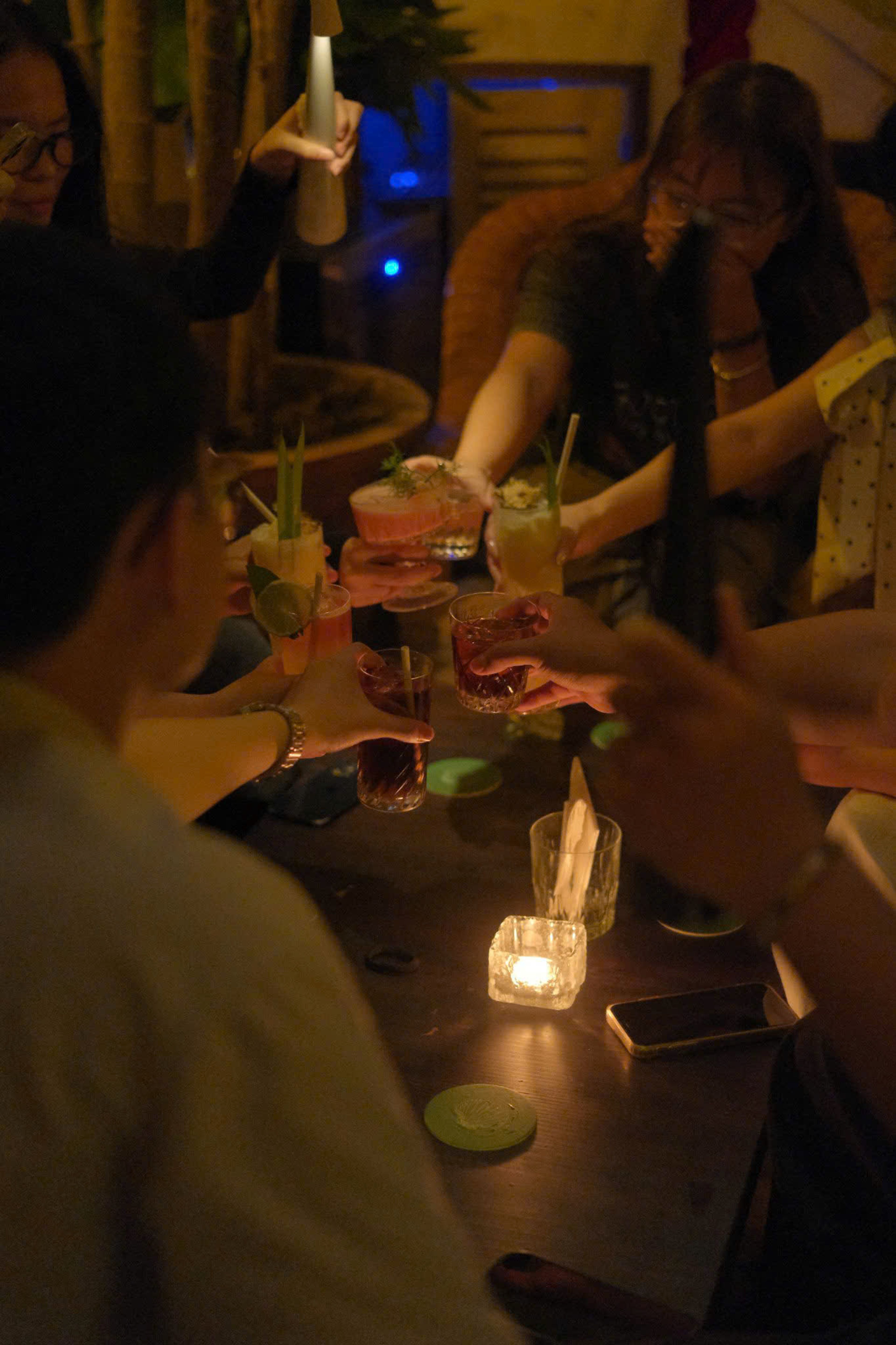 friends drinks lulu