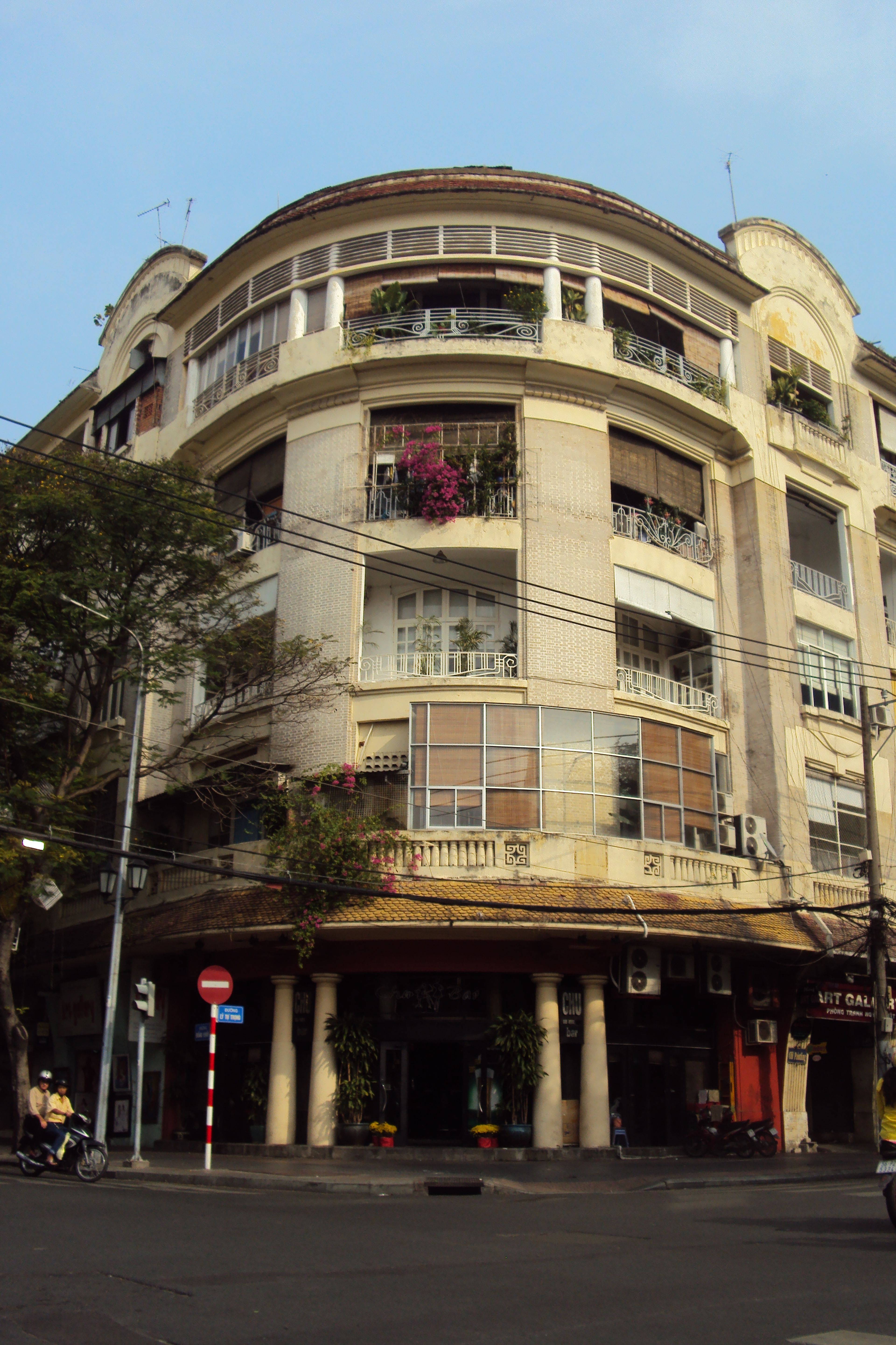 ly tu trong abandoned apartment hcmc shopping