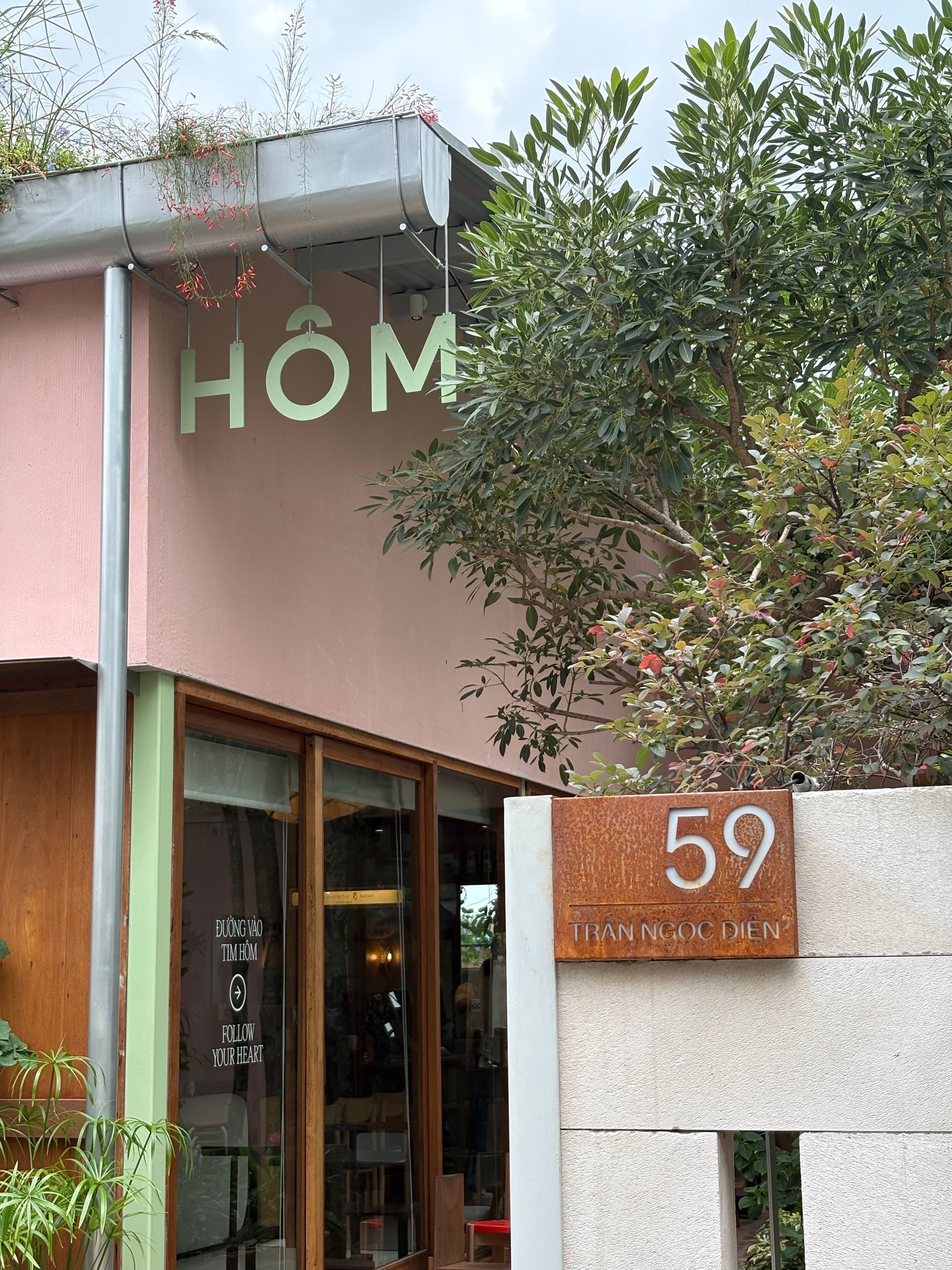 sign of hom cafe thao dien 