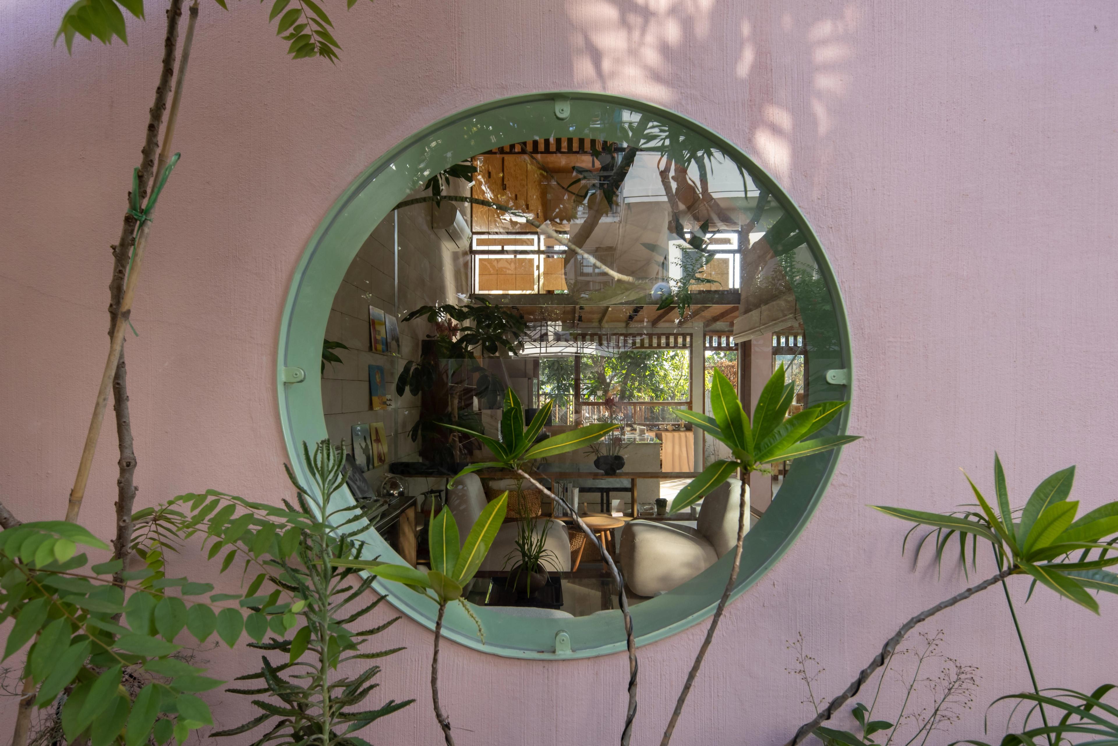 window hom cafe thao dien 