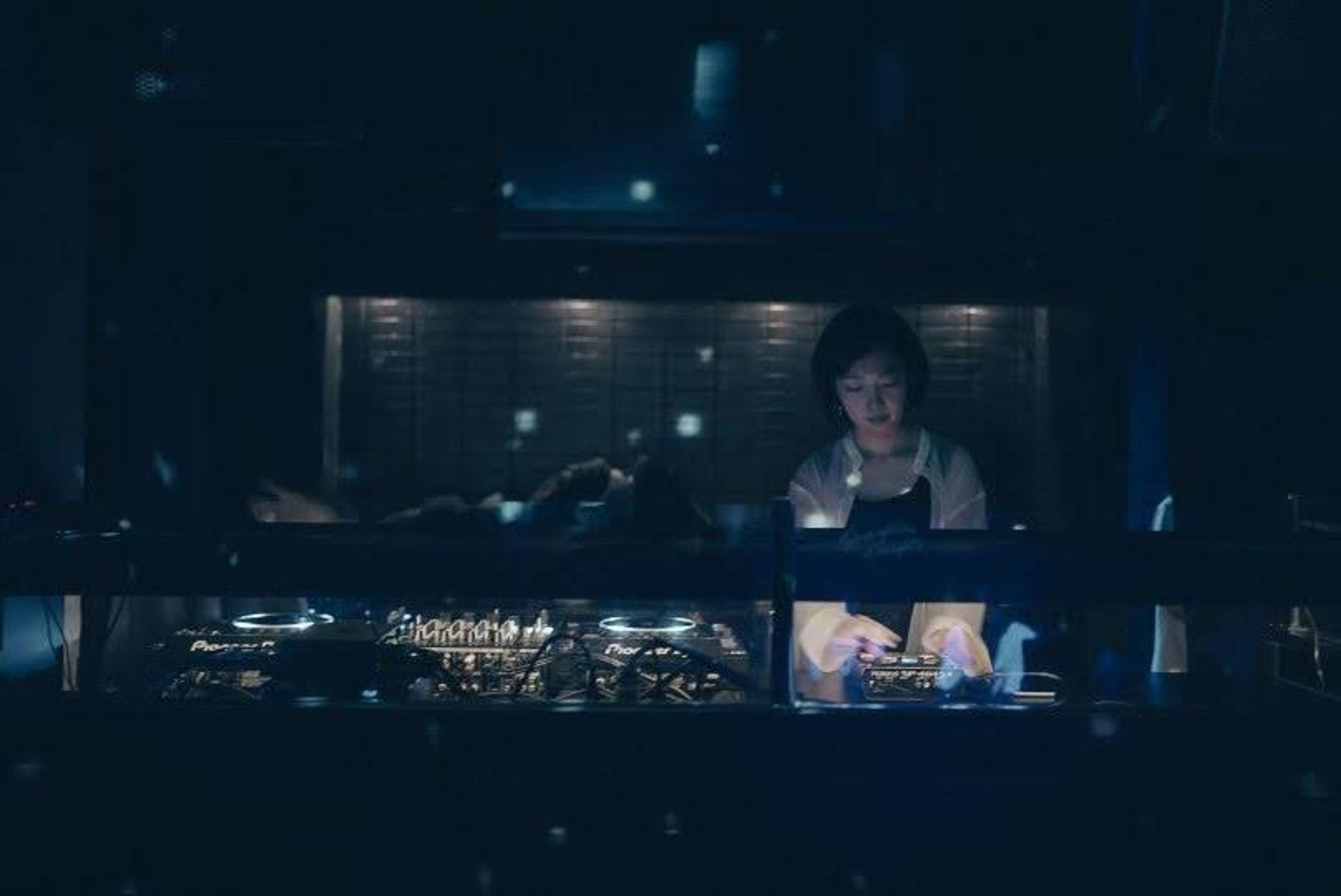 japanese girl music making beats