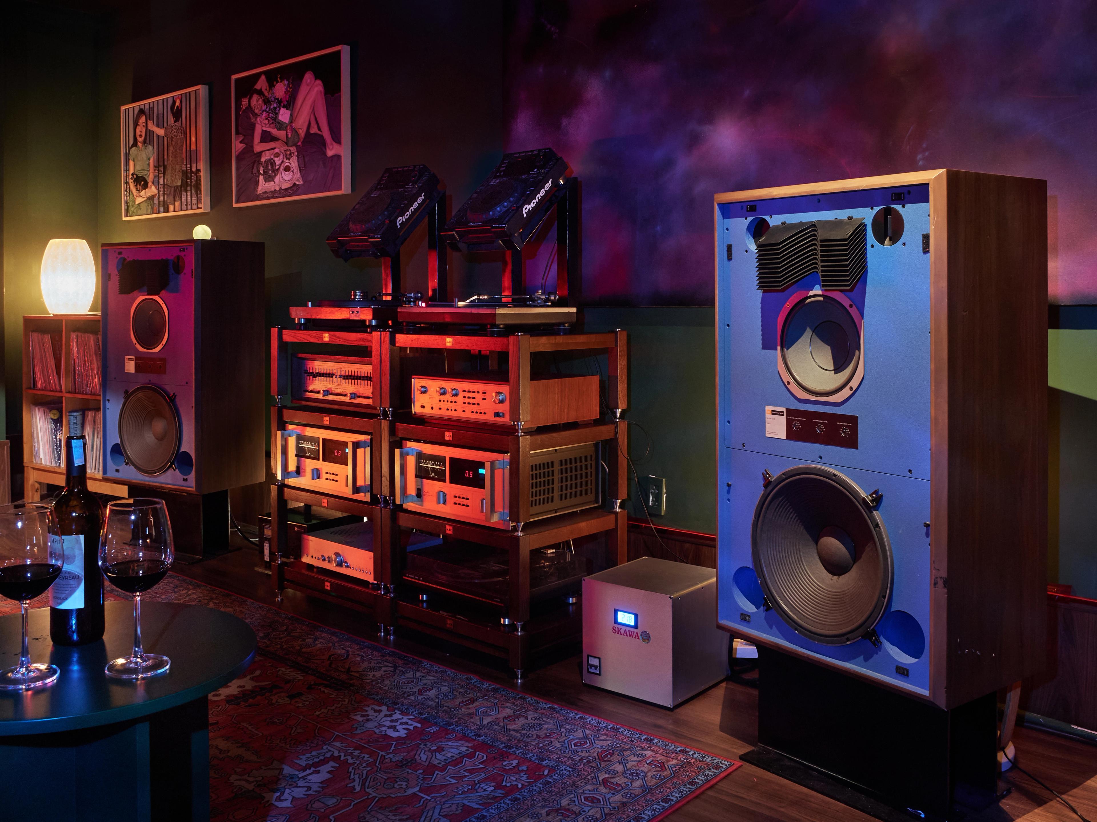 la scene sound system speakers