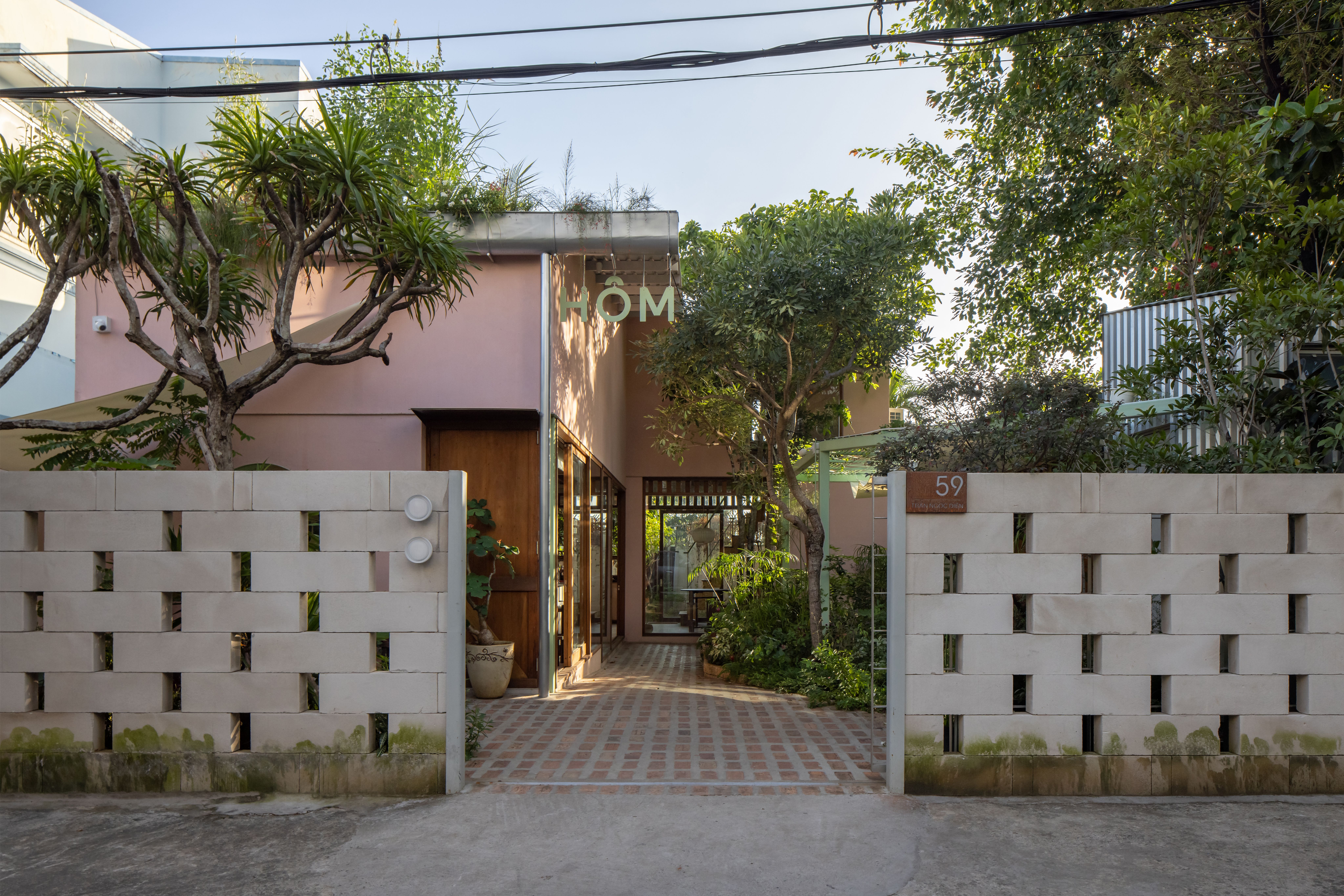 hom cafe in thao dien street view 