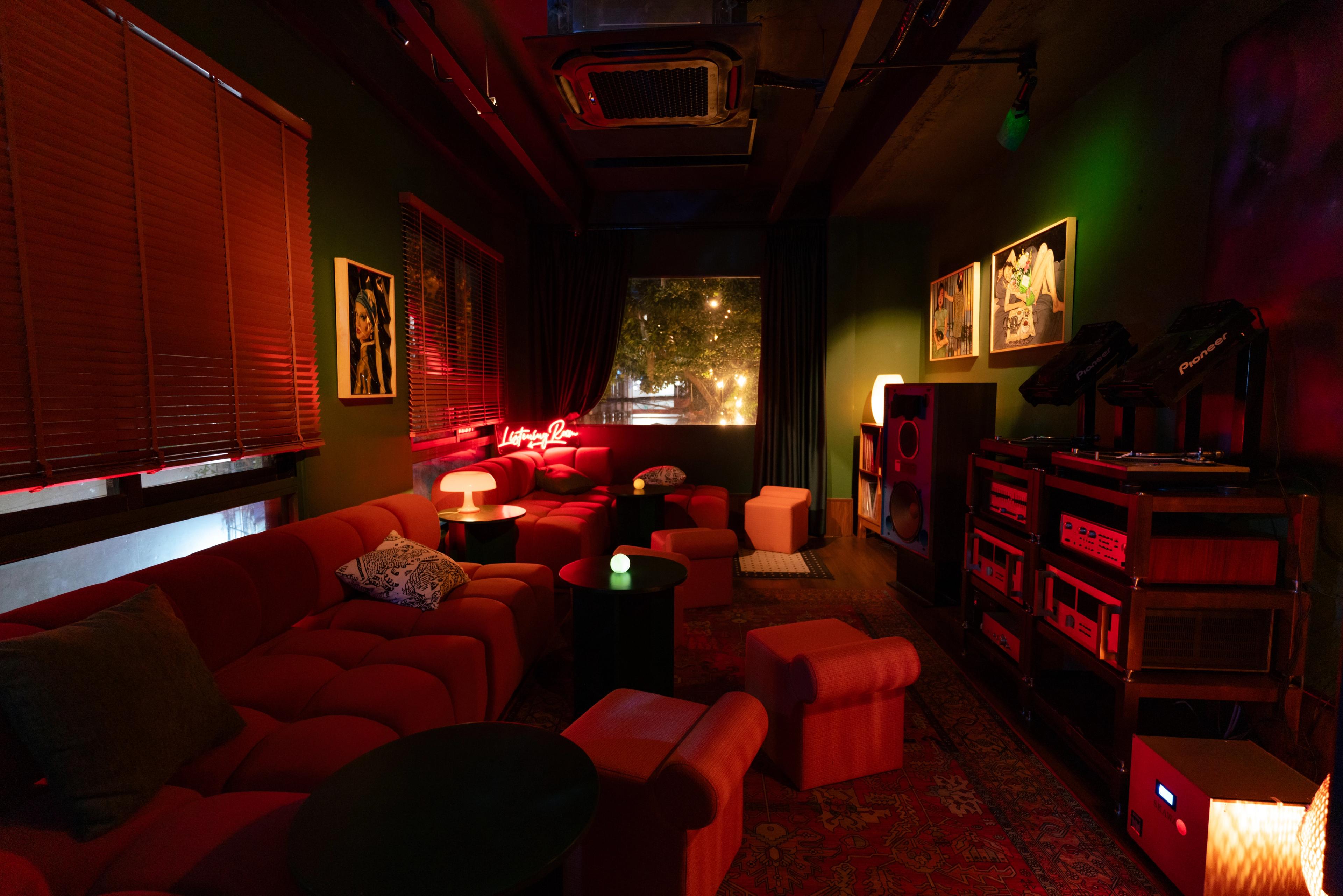 La Scène Listening Room 