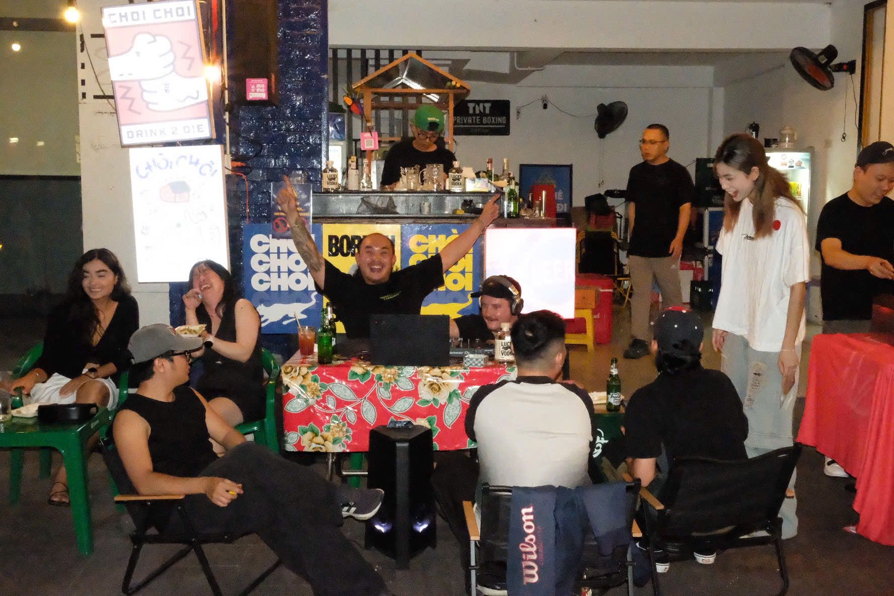 choi choi street bar vietnam