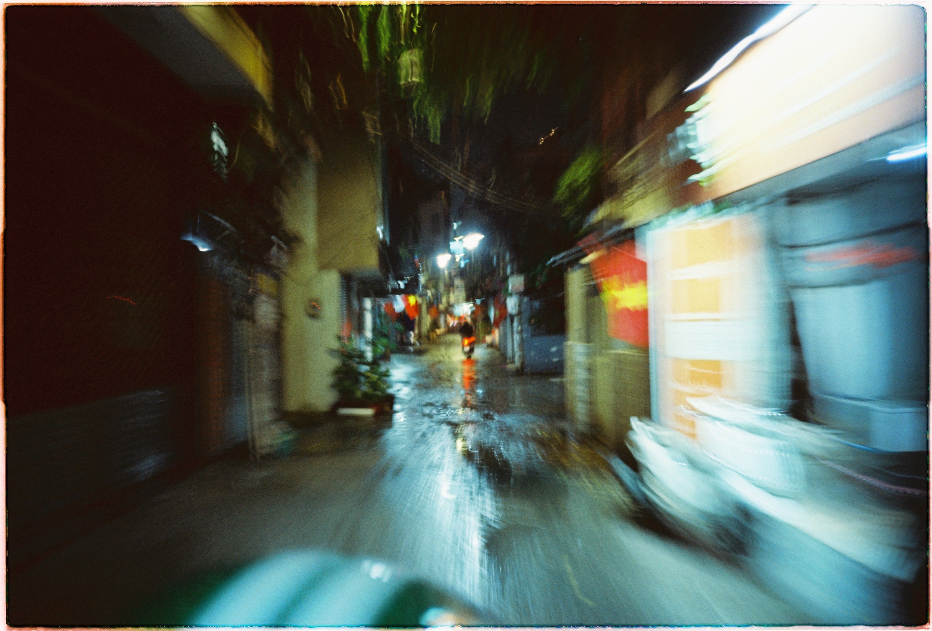 motorbike ride at night in saigon vietnam