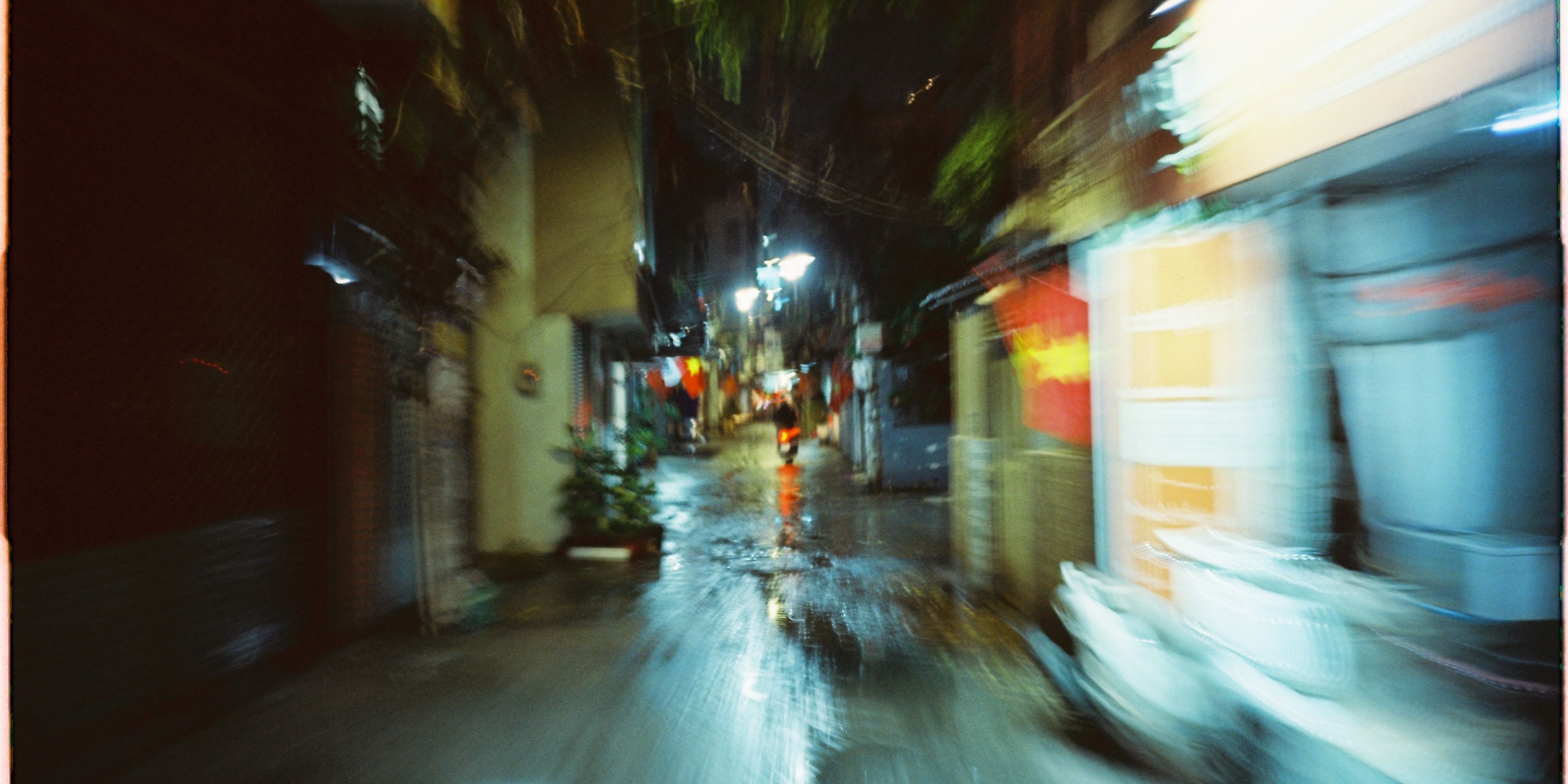 motorbike ride at night in saigon vietnam