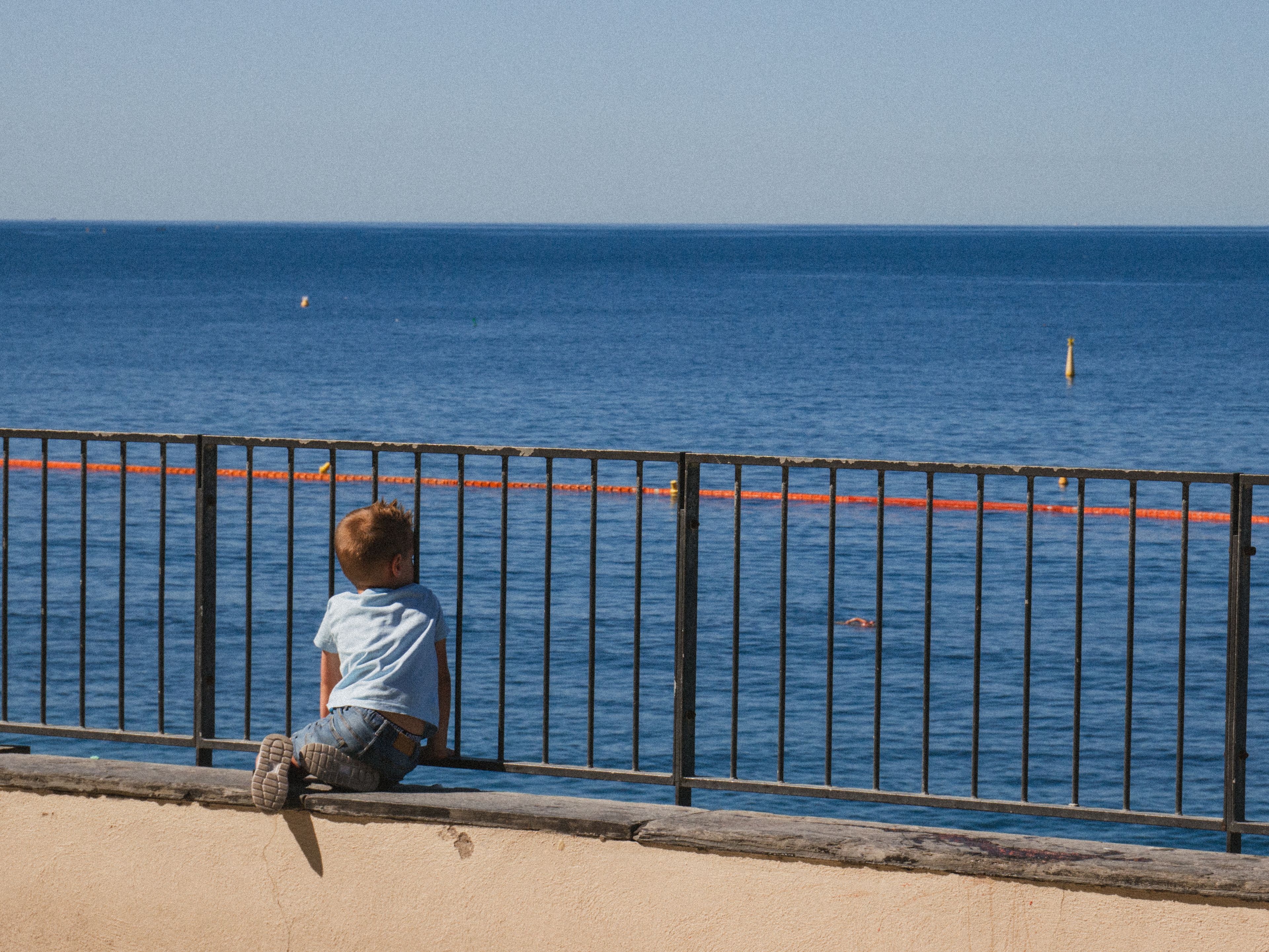 pic photo boy beach