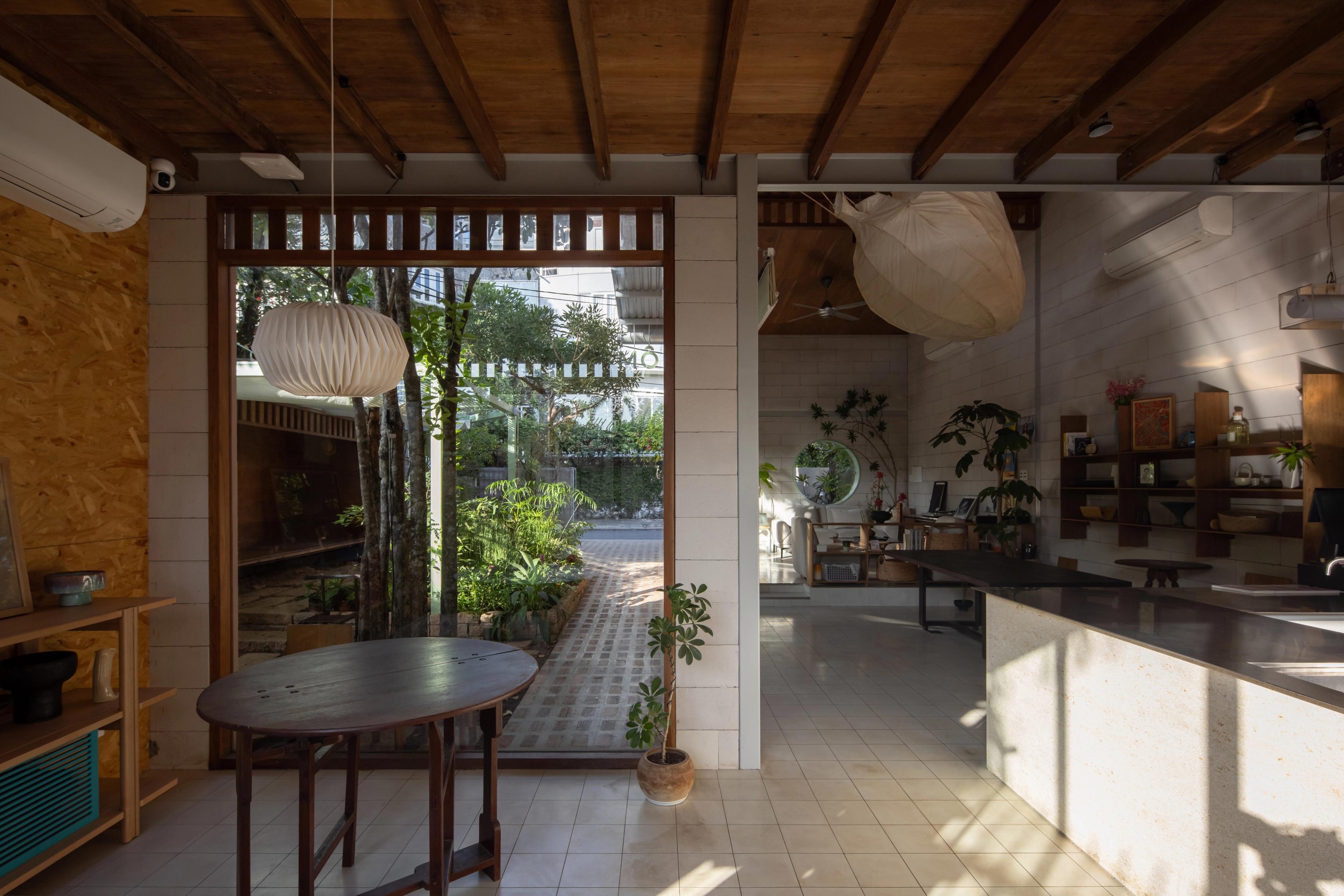 inside view of hom cafe thao dien 