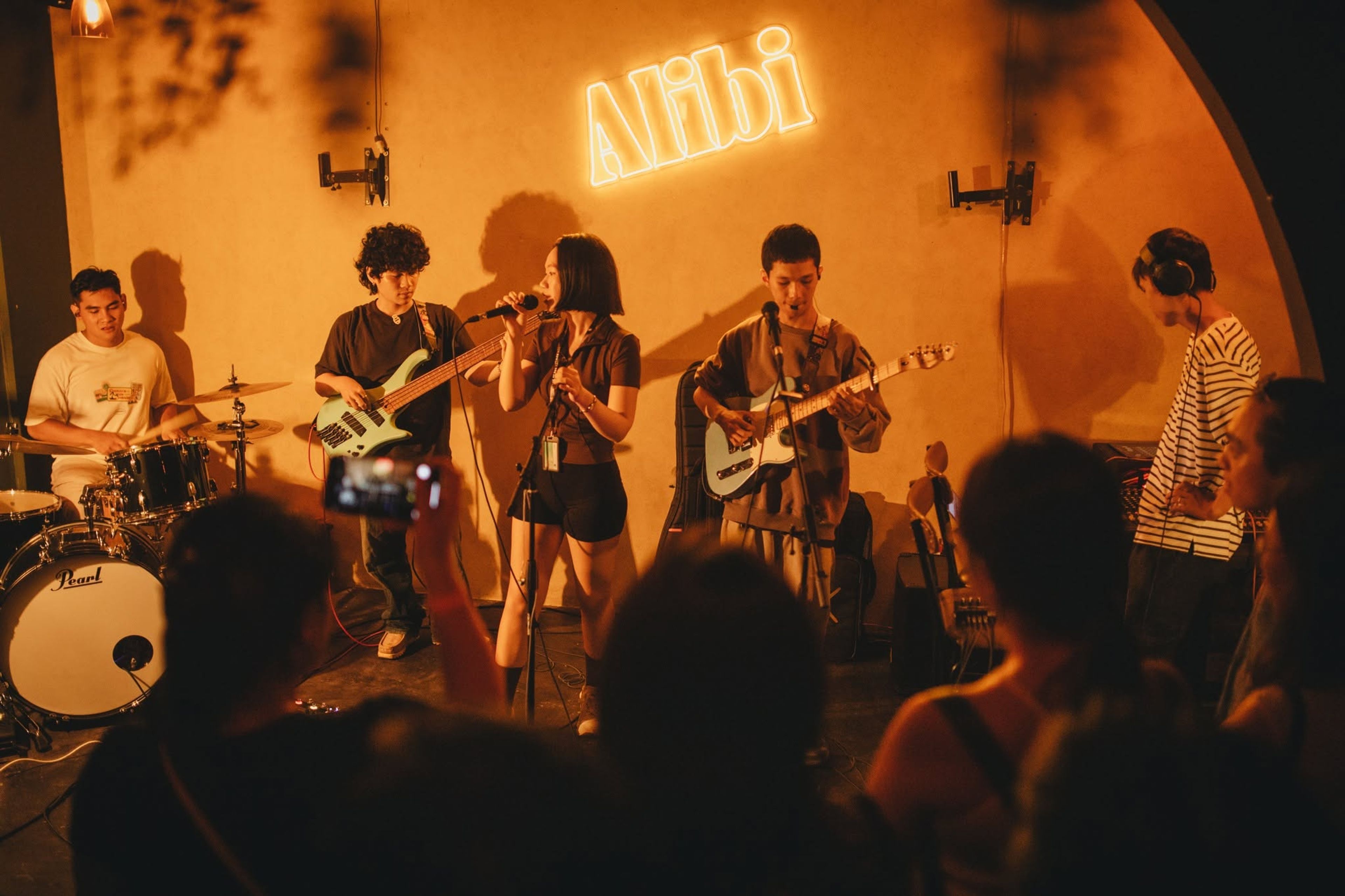 music singers saigon hcmc nightlife