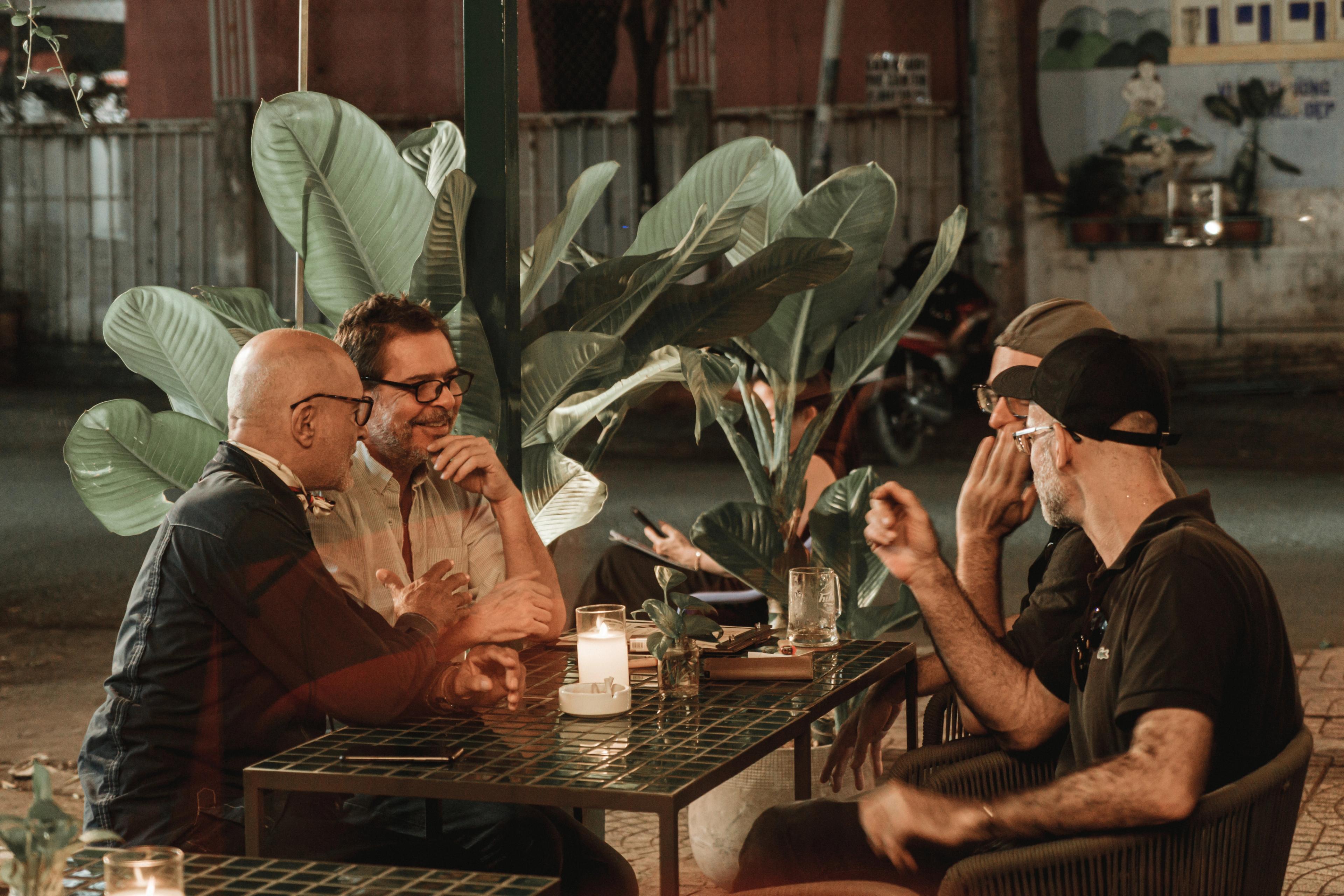 Guests sitting outside at La Scène 
