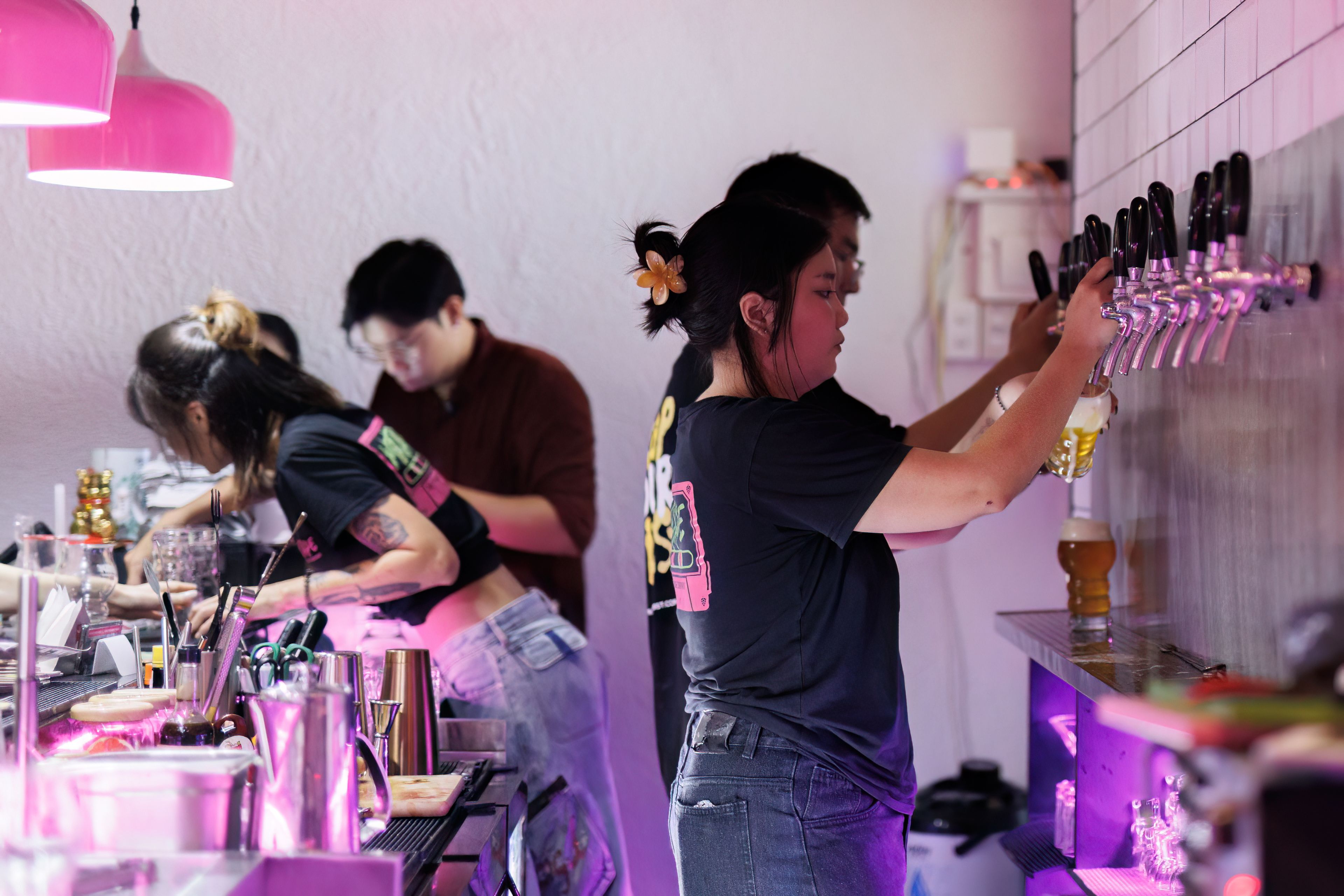 bartenders pouring beer saigon