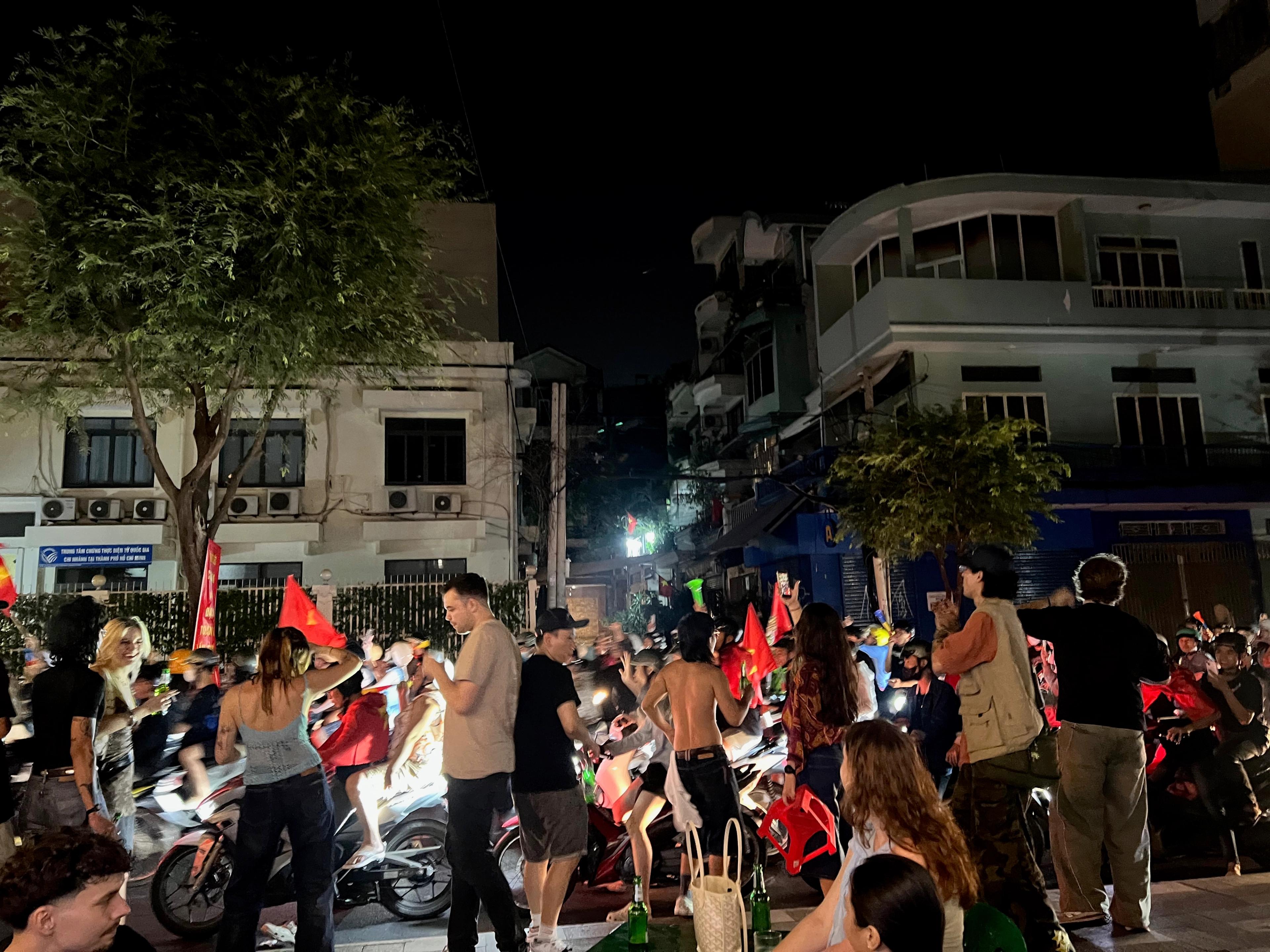 di bao vietnam saigon hcmc nightlife