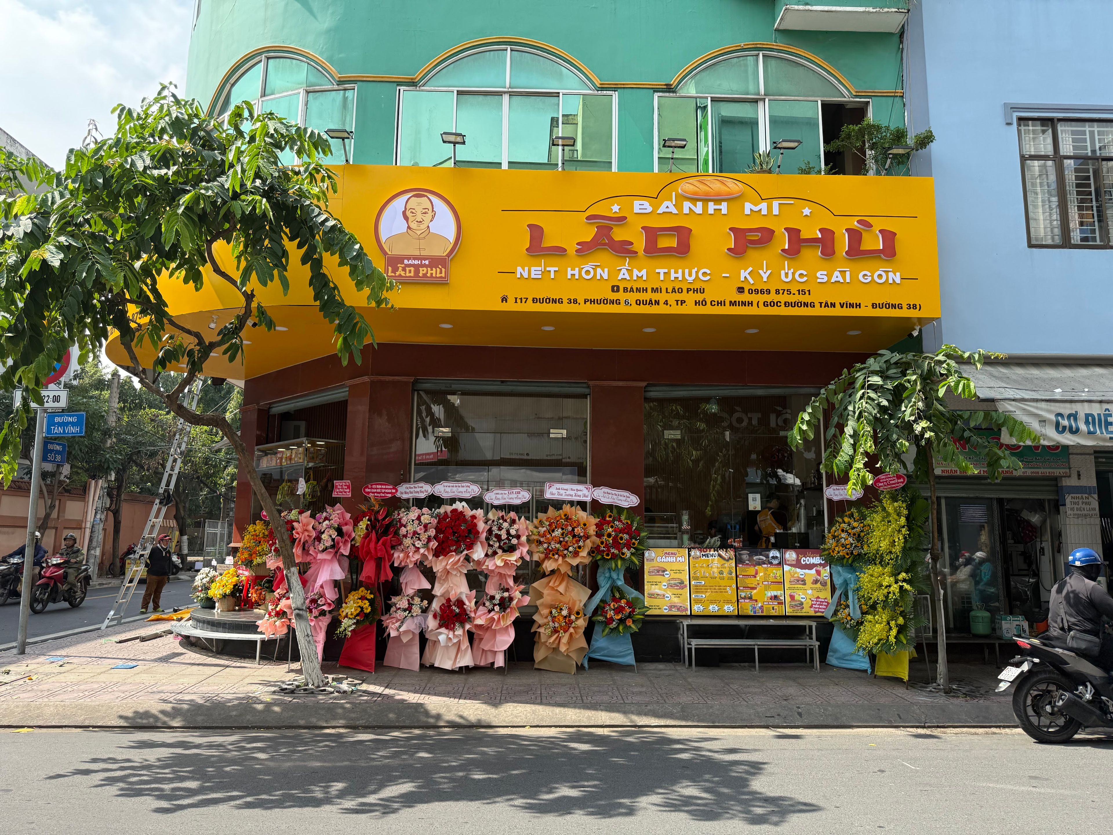 banh mi lao phu district 7