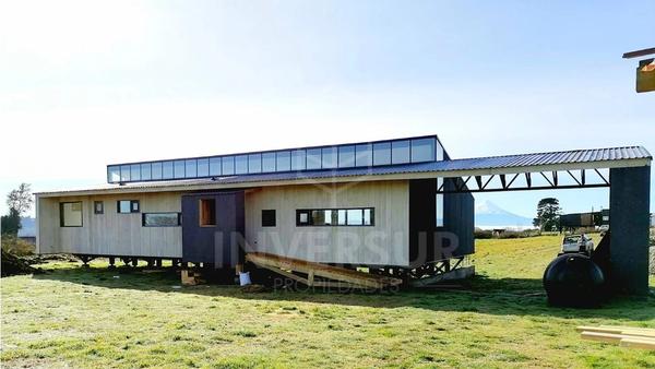 Imagen de Moderna casa de diseño arquitectónico luminoso y sustentable.