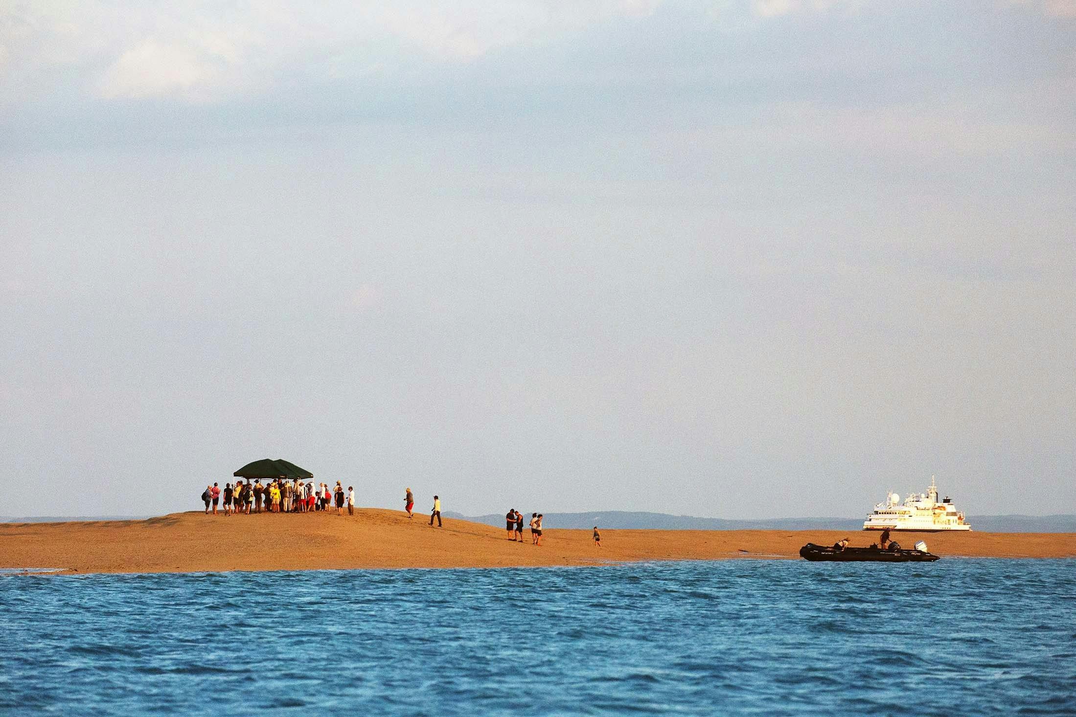 Silversea guests disembarking on the sand near Montgomery Reef./Denis Elterman