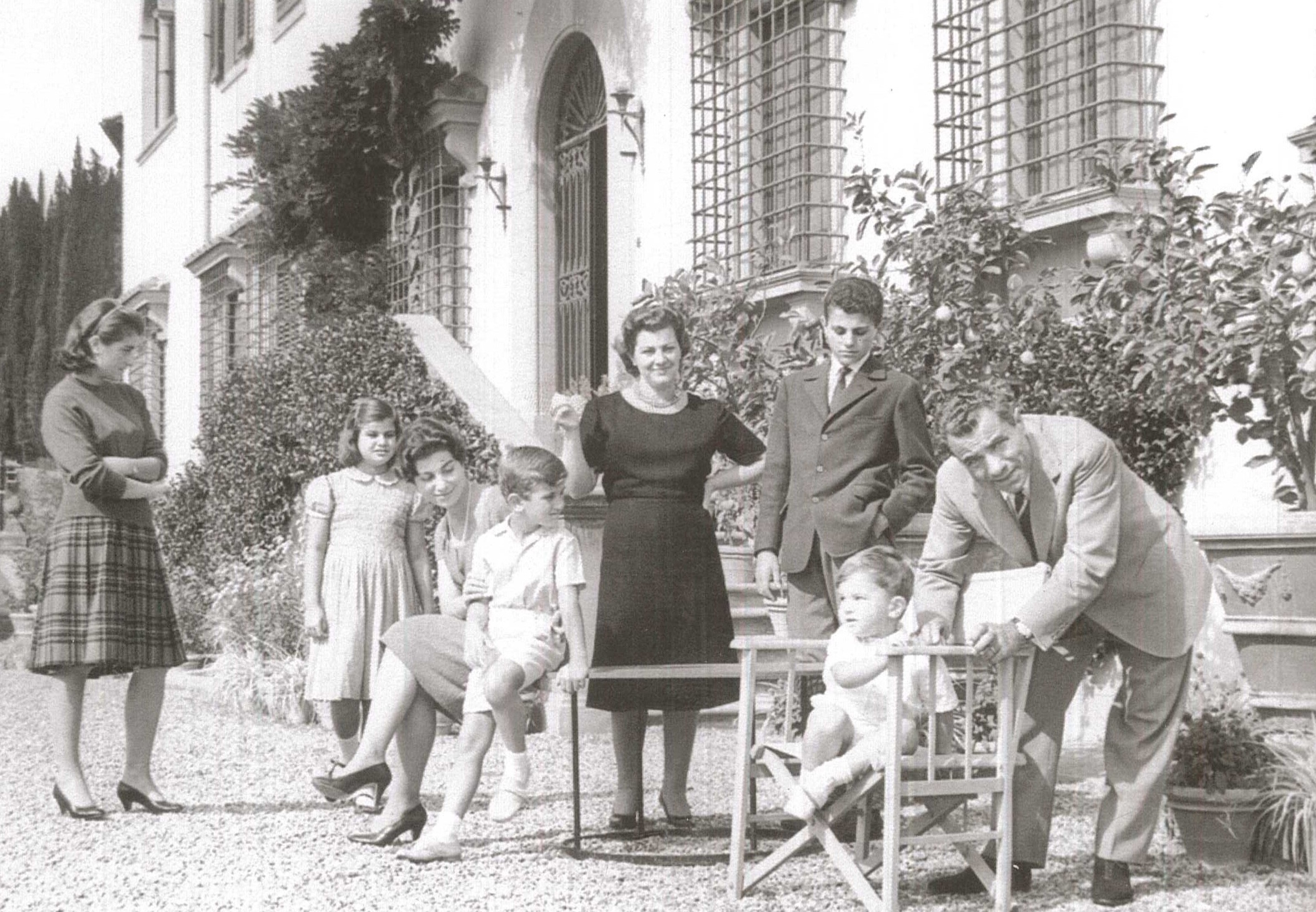 Salvatore Ferragamo, far right, and members of his family/Wikimedia Commons