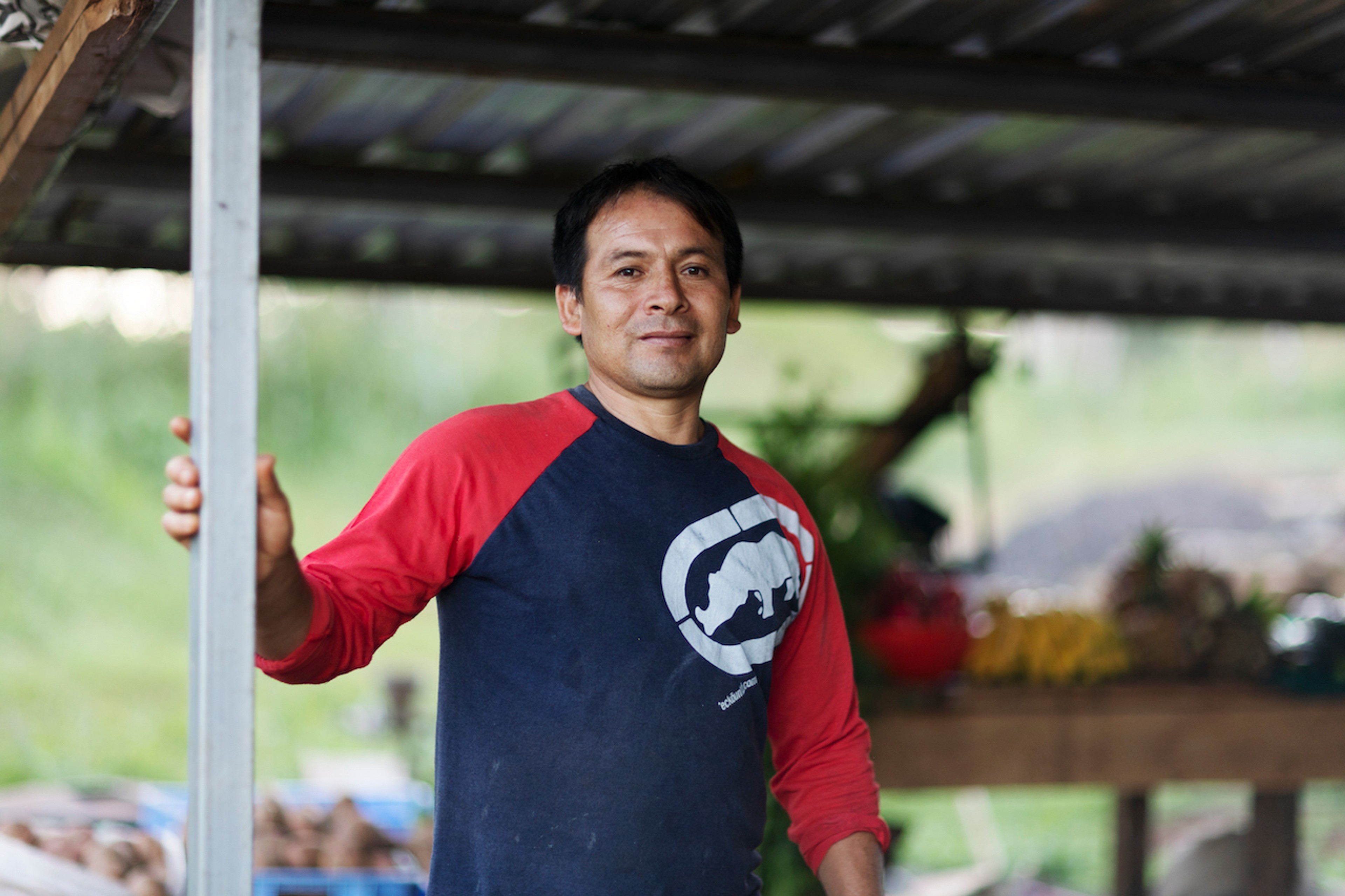 Local growers like Carlos Mora contribute to the sustainability of the Galápagos Islands./Lucia Griggi
