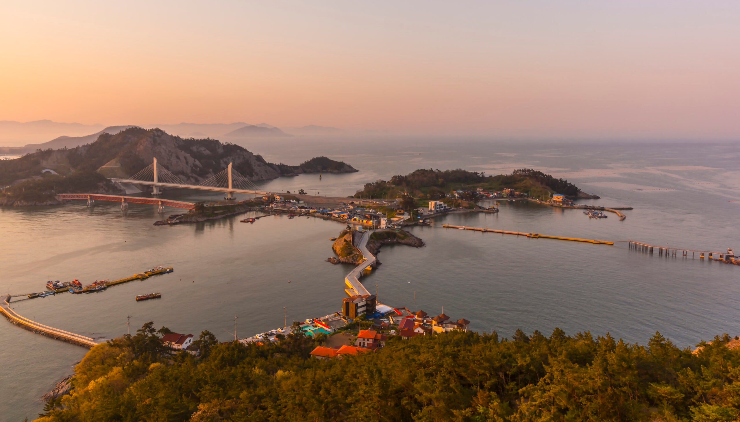 Sunrise over Gogunsan Archipelago, in Gunsan, South Korea/Getty Images