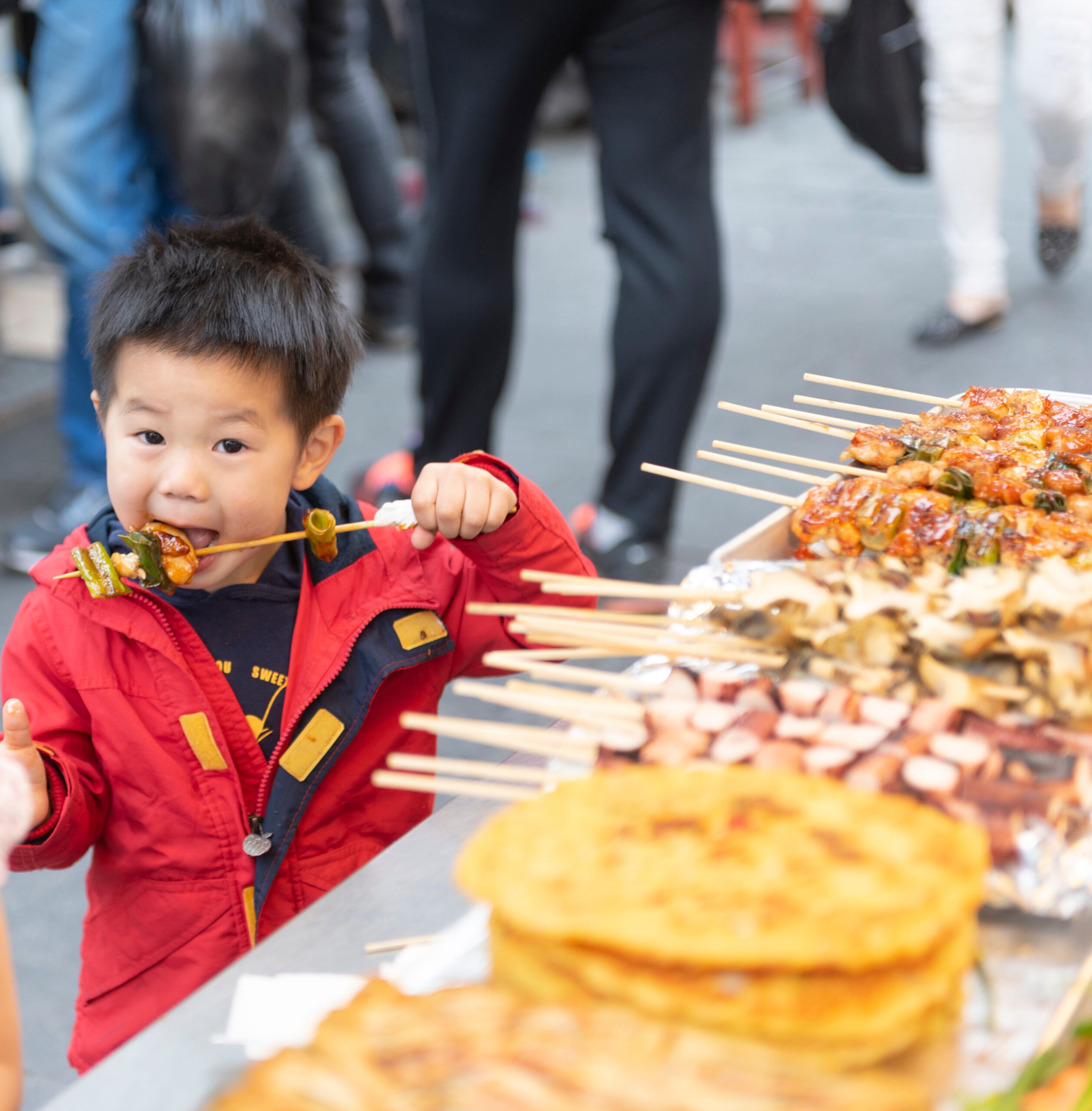 Pocha is the great "equalizer." This child enjoys his pocha at the Namdaemun market in Seoul./Getty Images