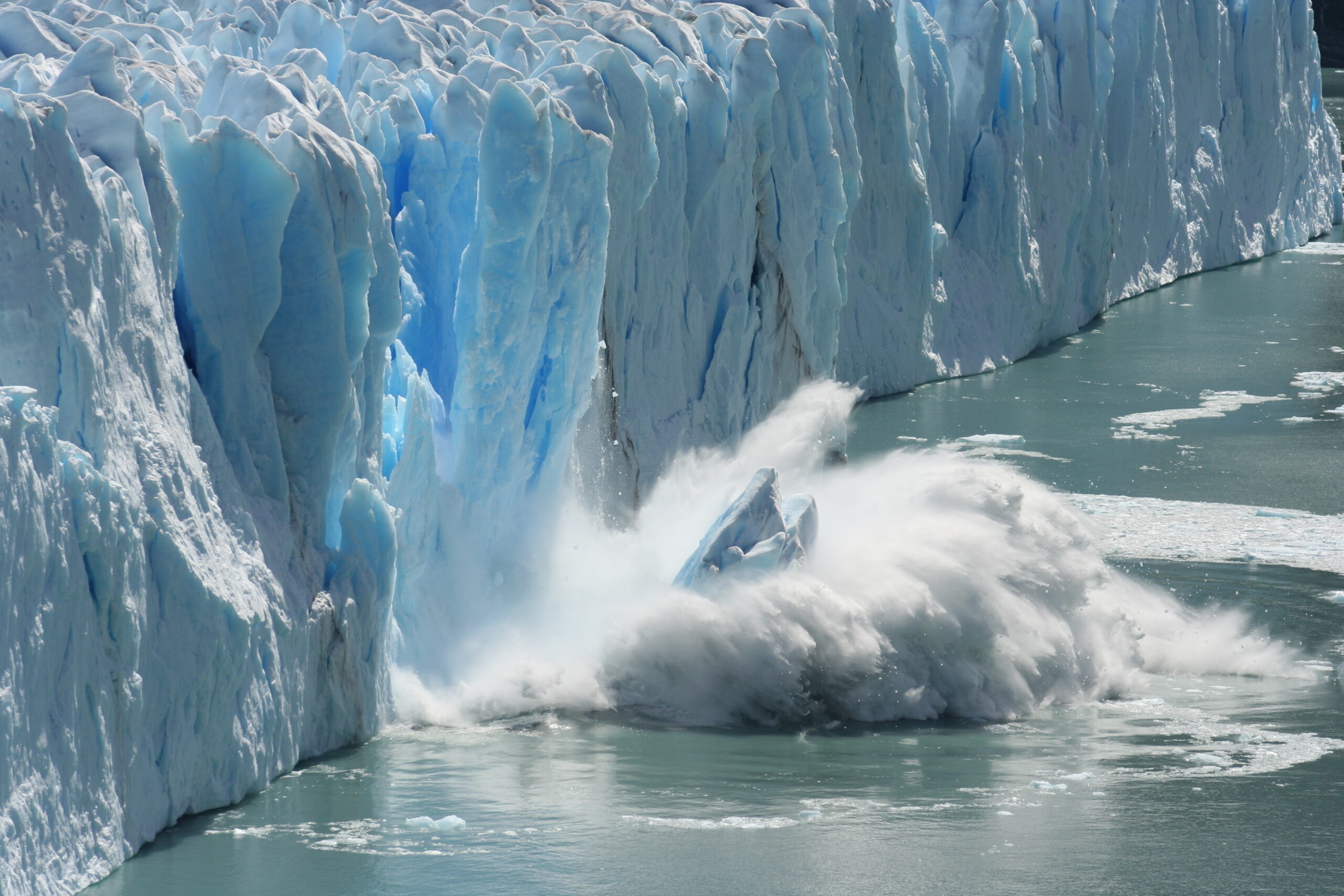 Glacier calving in Antarctica/Shutterstock