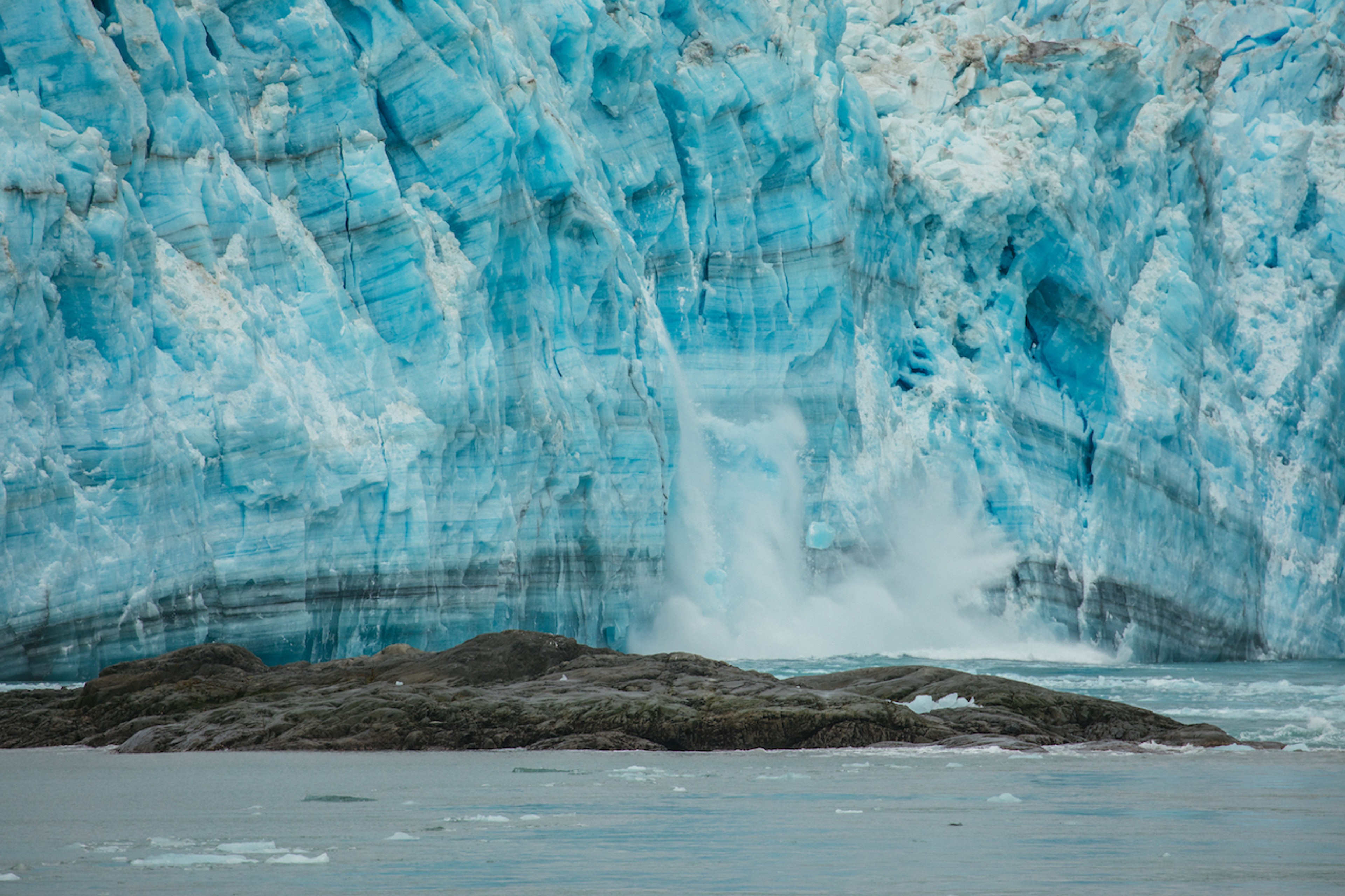 Ice calving in Alaska's Hubbard Glacier./Willem van den Heever