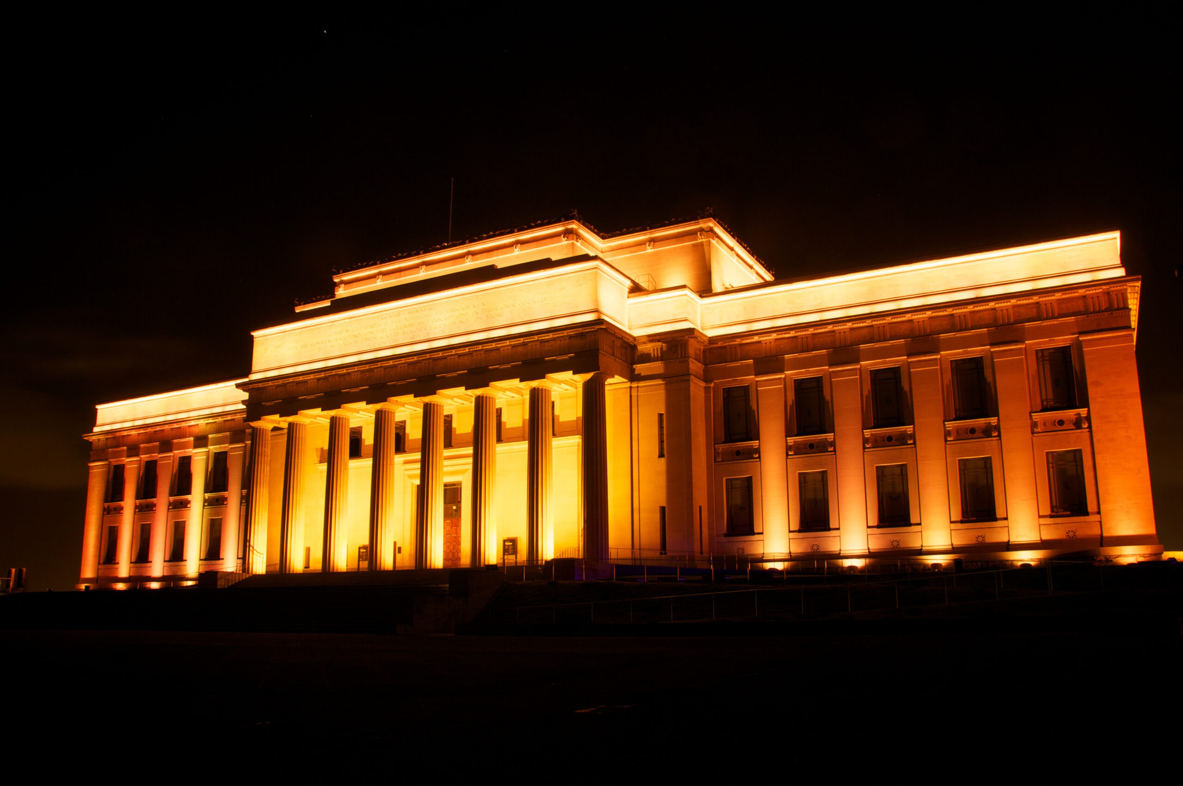 Auckland Museum at night/Getty Images