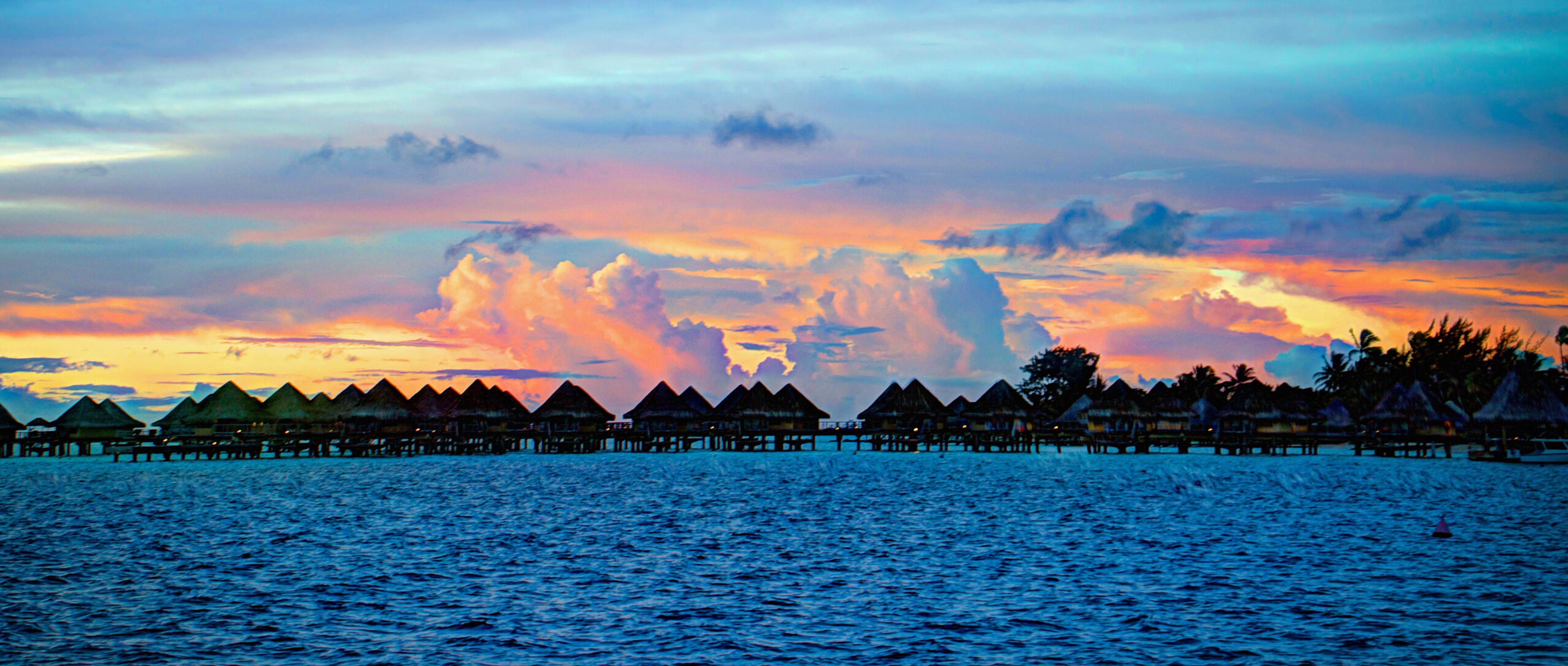 A Bora Bora sunset may give way to skies that are ideal for stargazing./Wikimedia Commons by Michelle Maria