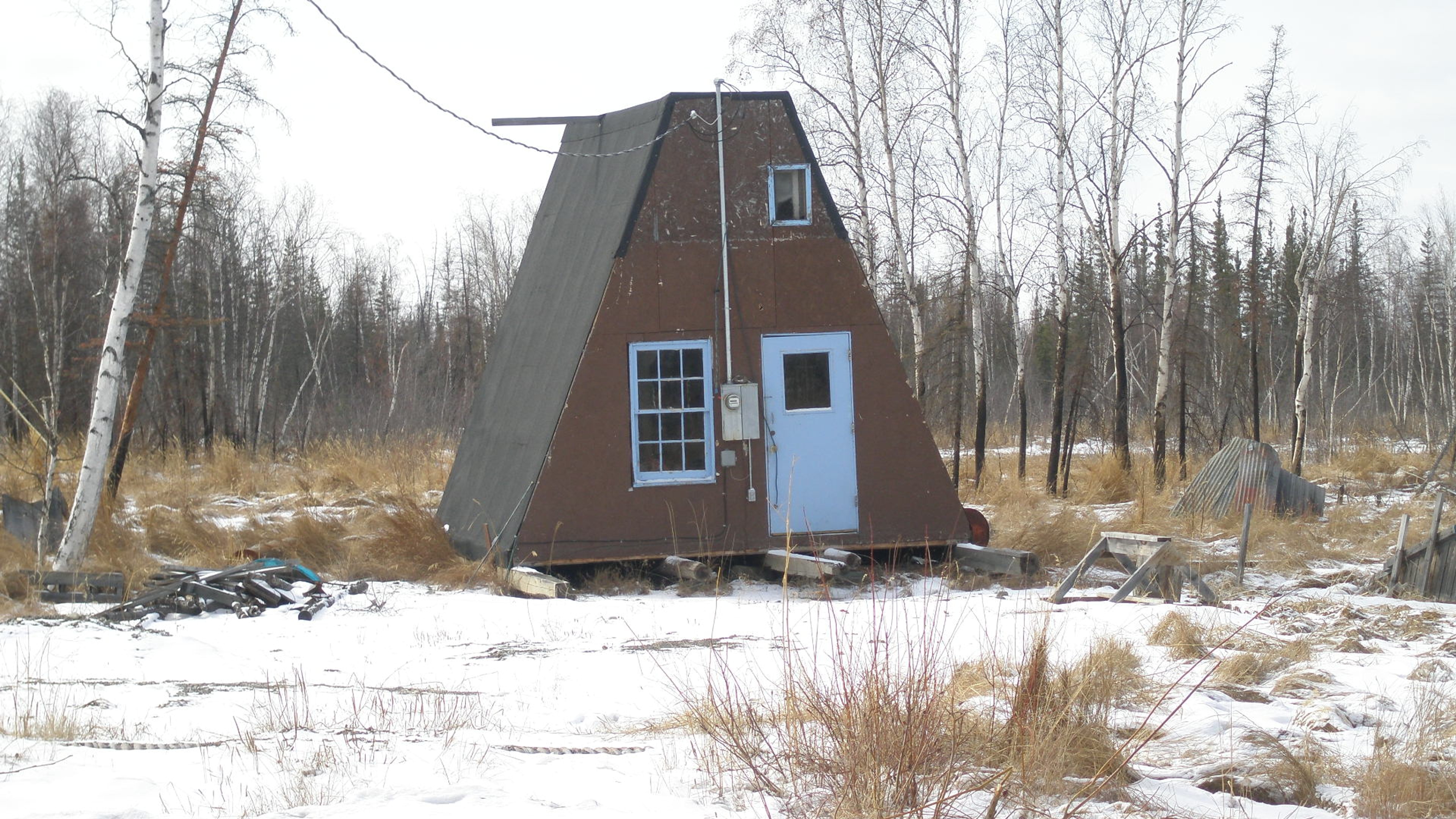 A dry cabin near Nenana, Alaska/Wikimedia Commons photo by Lesscrafted